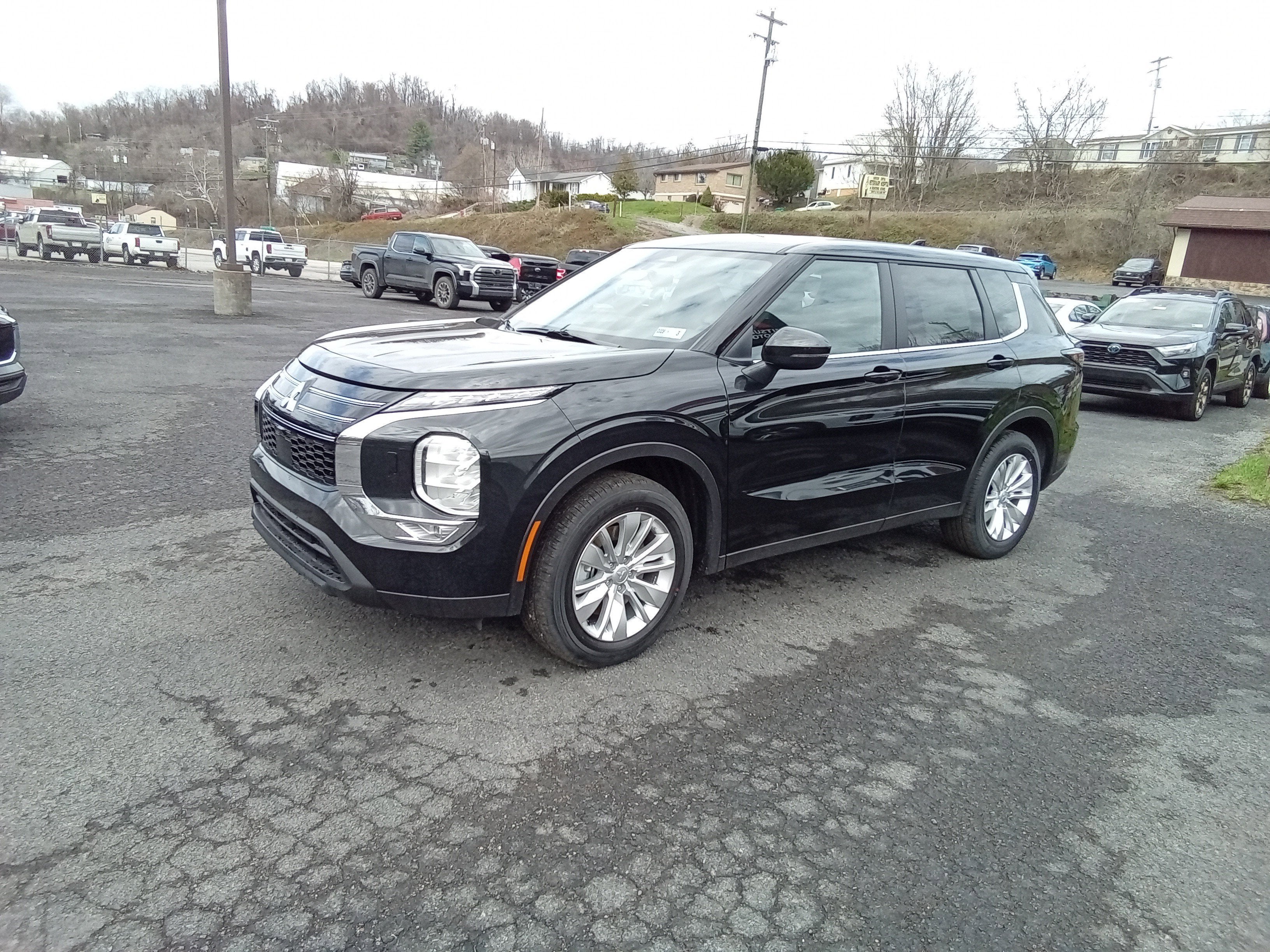 2026 Mitsubishi Outlander ES