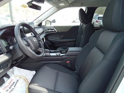 2026 Mitsubishi Outlander ES