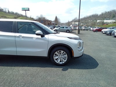 2026 Mitsubishi Outlander ES