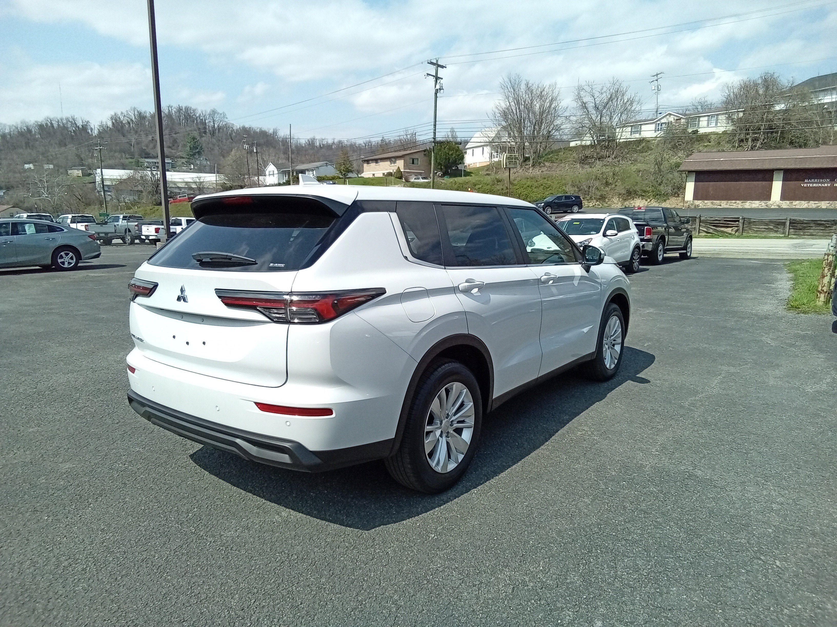 2026 Mitsubishi Outlander ES