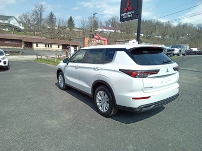 2026 Mitsubishi Outlander ES