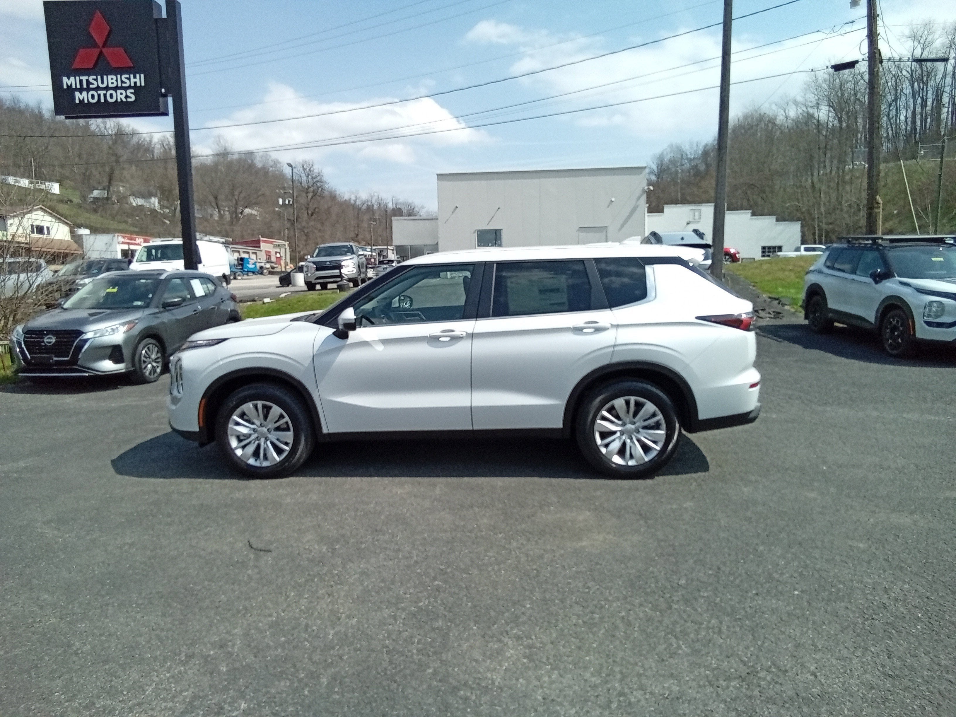 2026 Mitsubishi Outlander ES