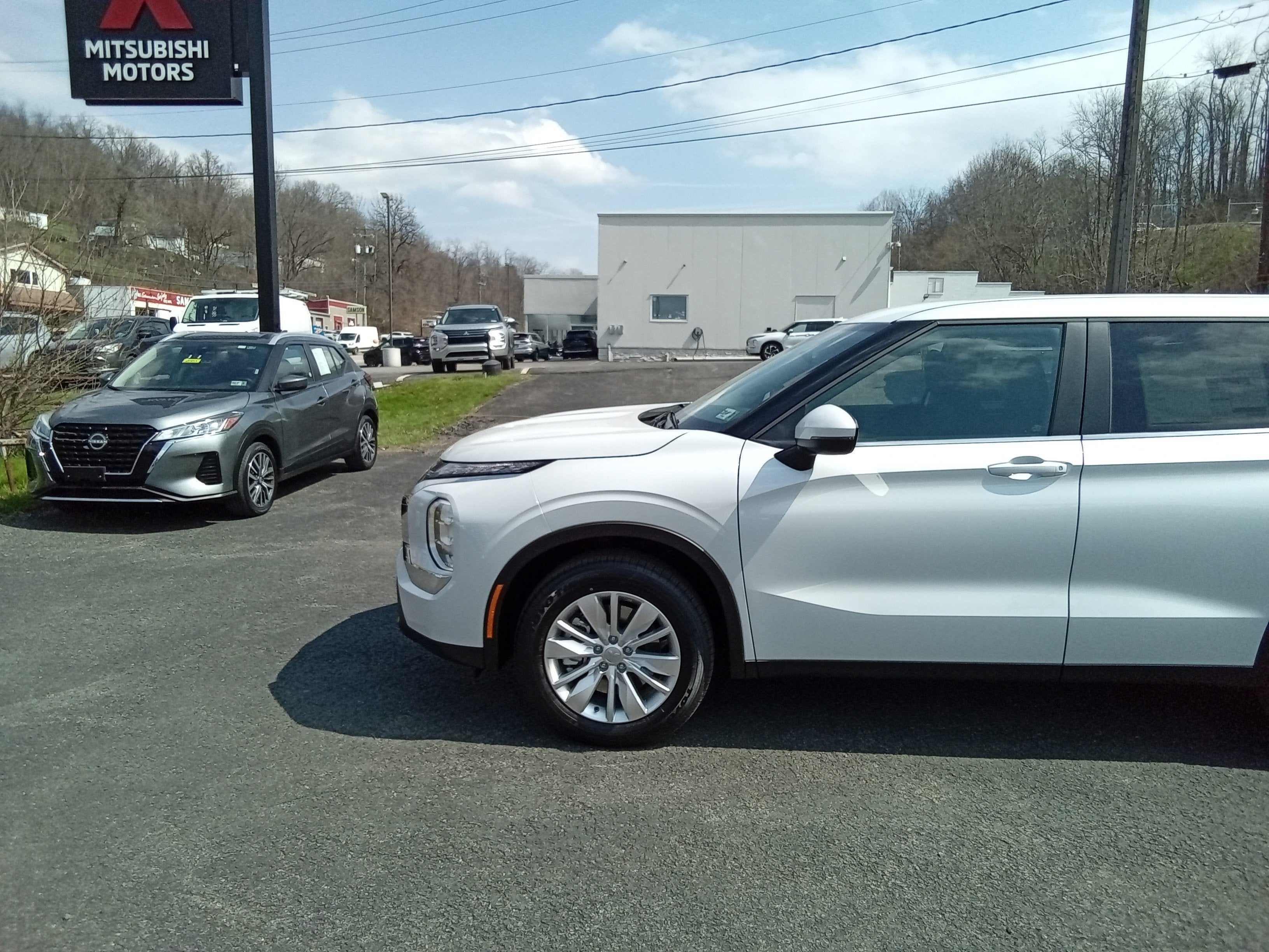 2026 Mitsubishi Outlander ES