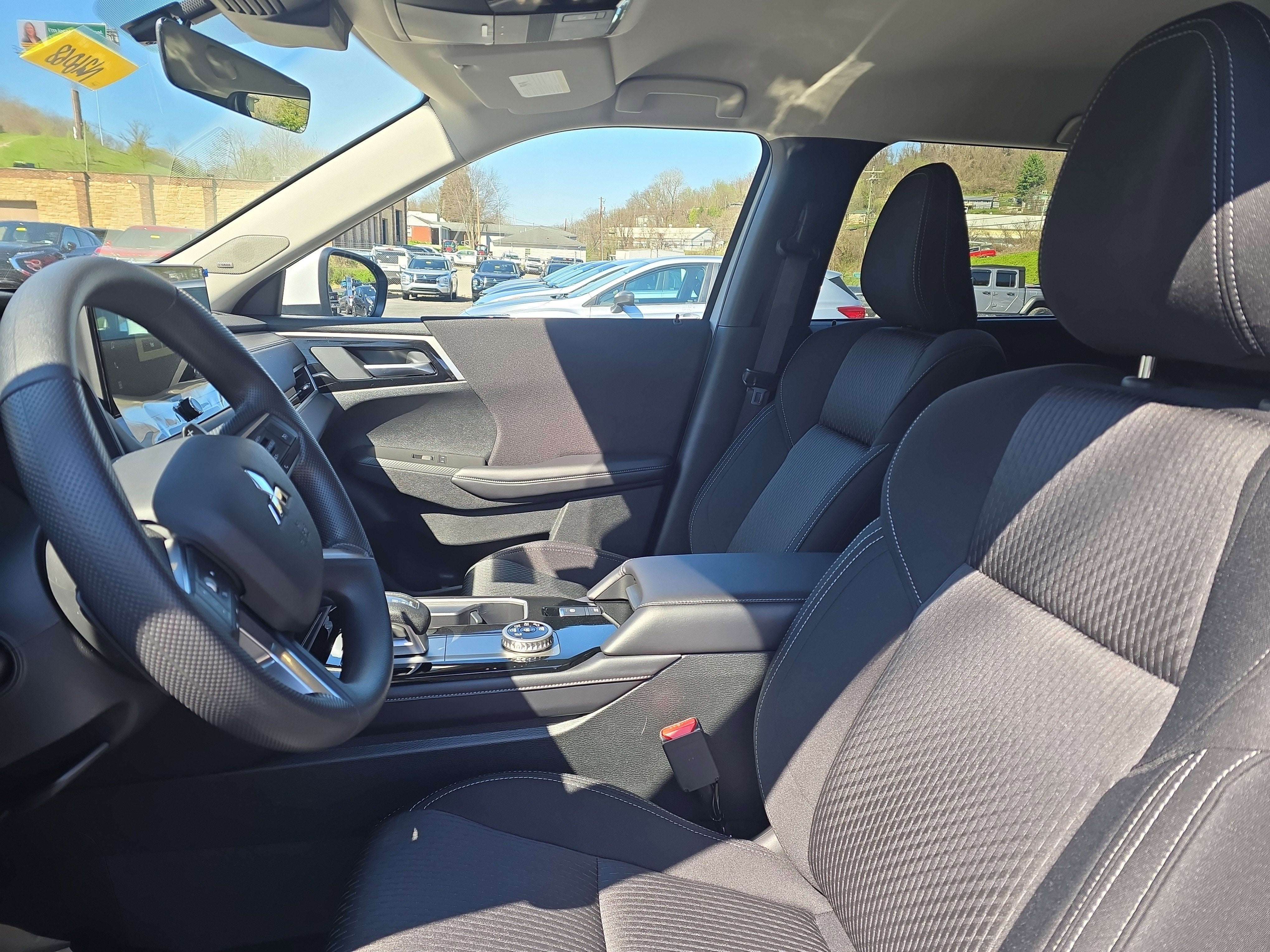 2026 Mitsubishi Outlander ES