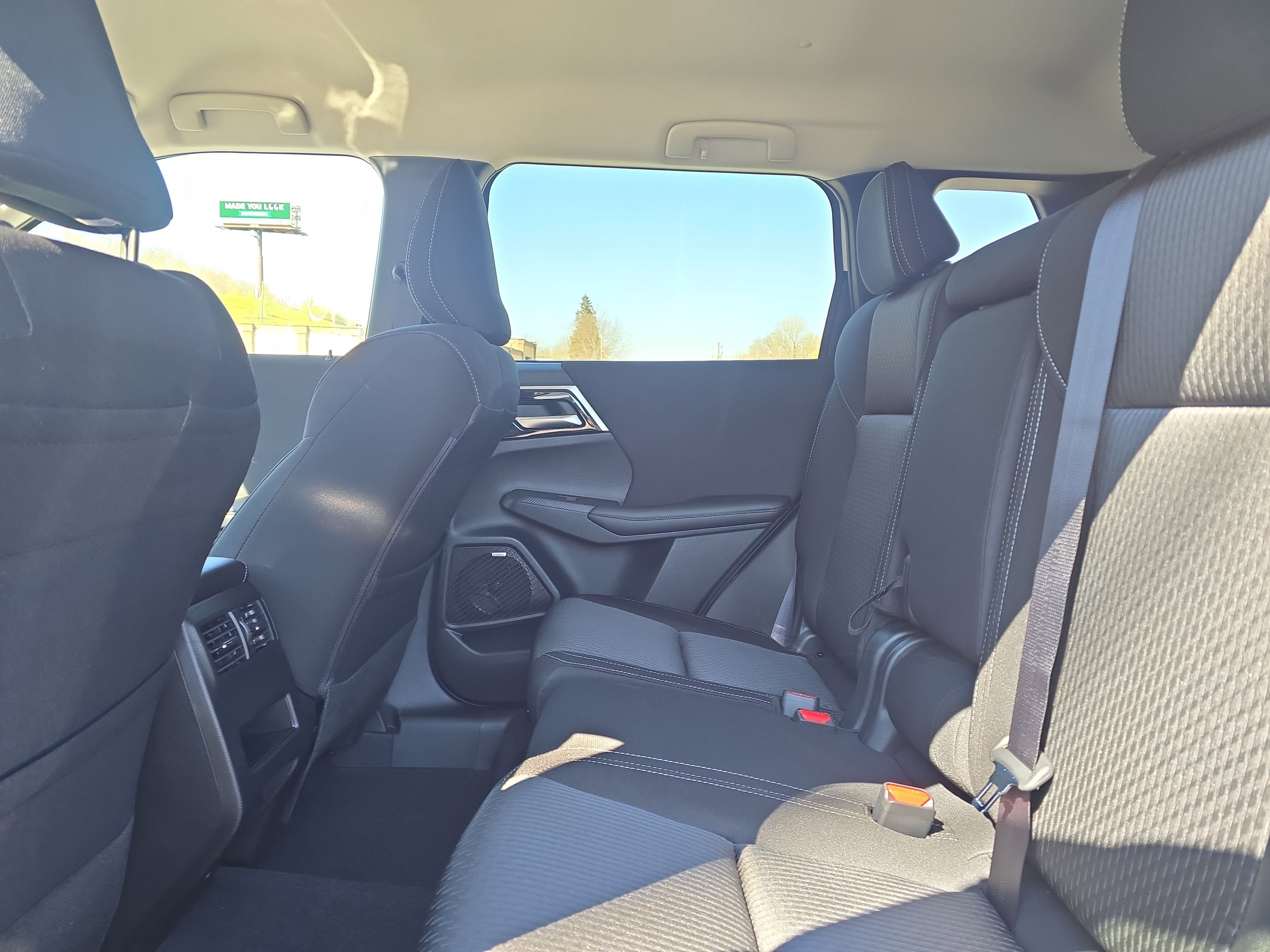 2026 Mitsubishi Outlander ES