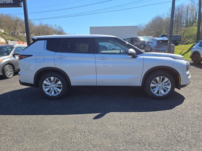 2026 Mitsubishi Outlander ES