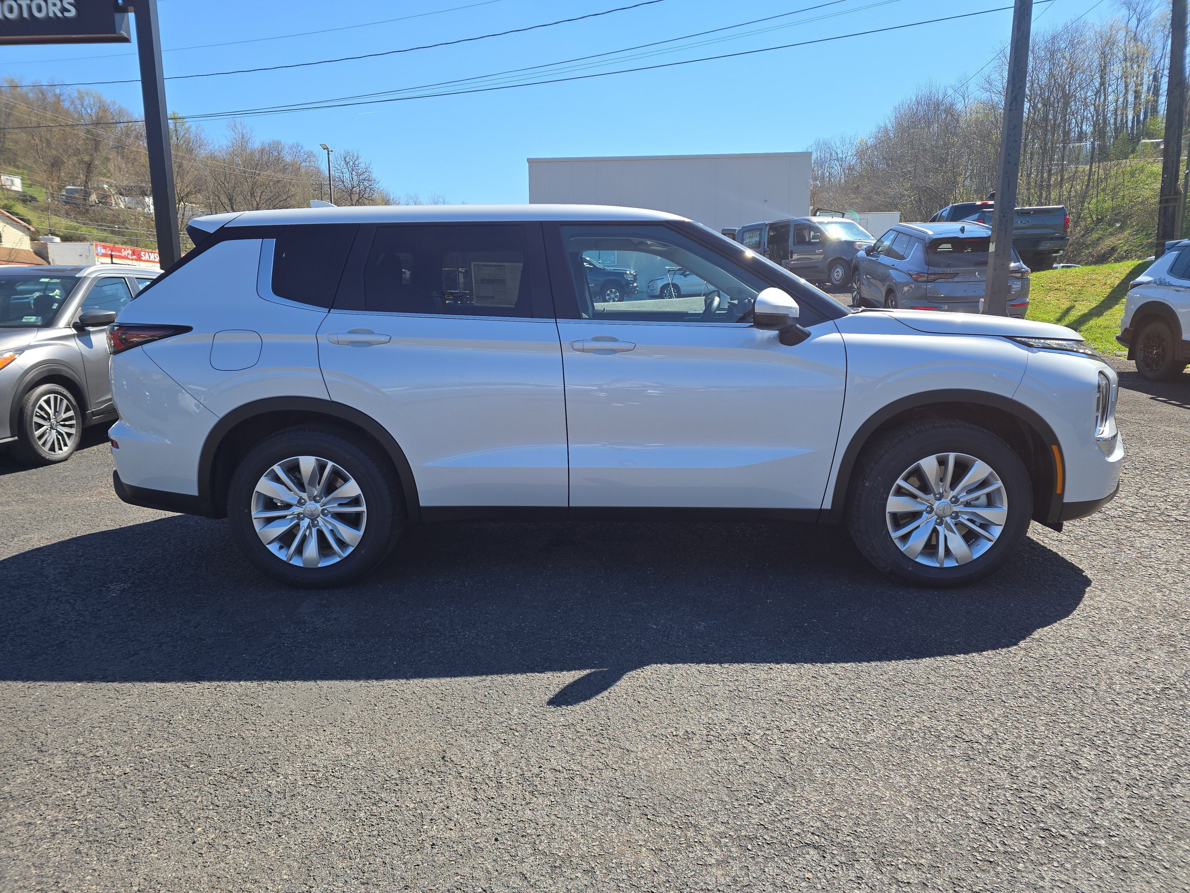 2026 Mitsubishi Outlander ES