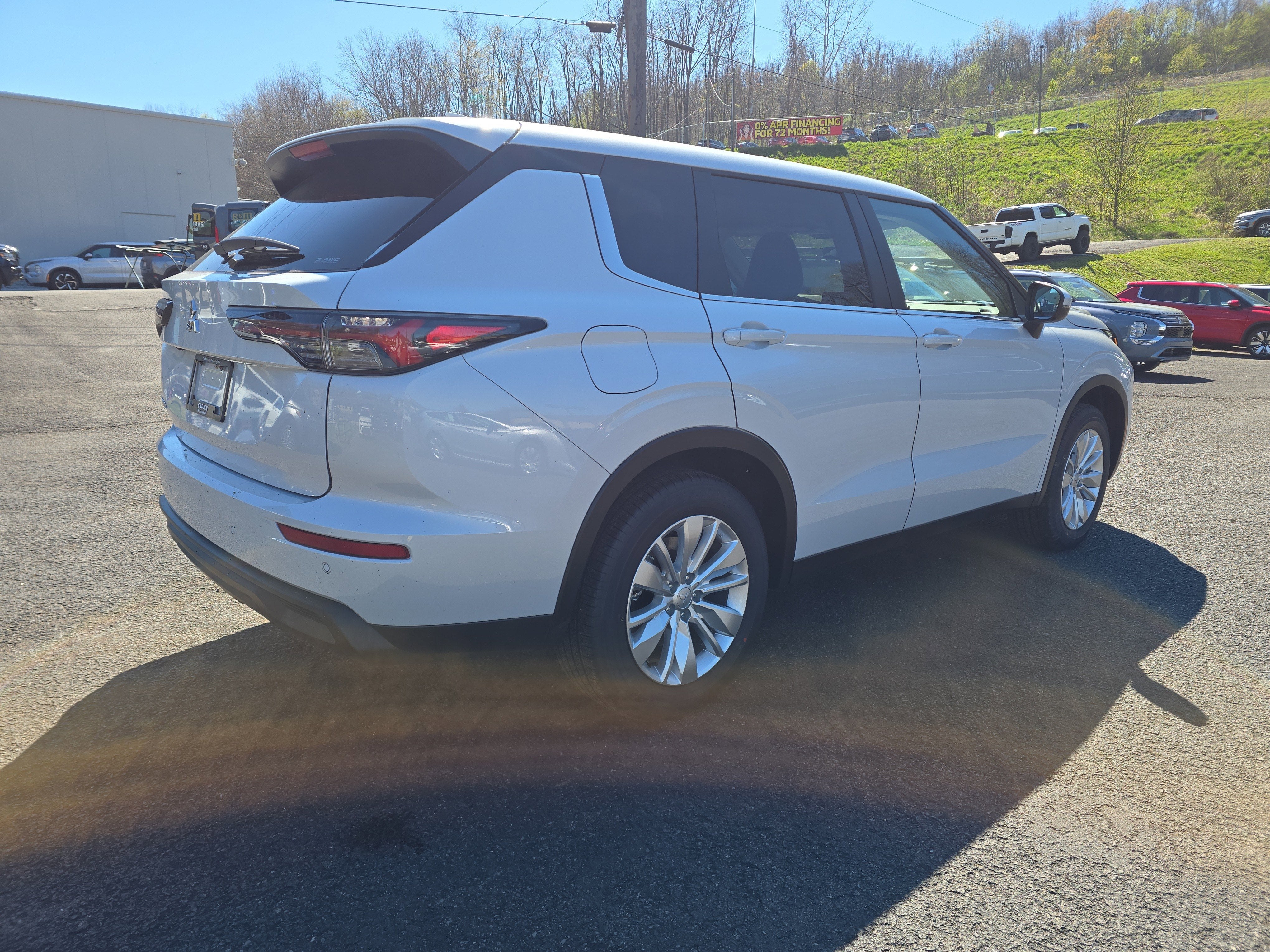 2026 Mitsubishi Outlander ES
