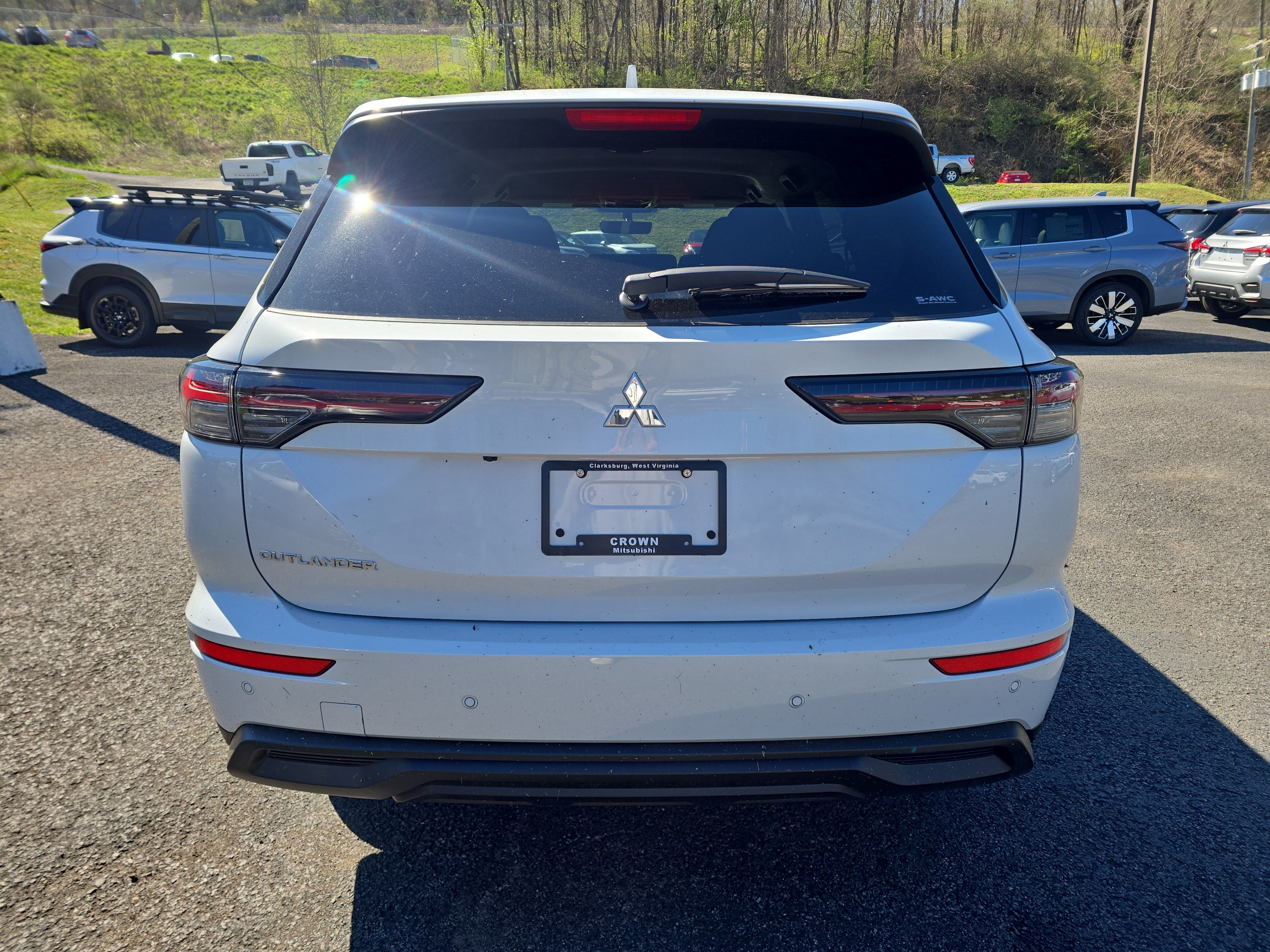 2026 Mitsubishi Outlander ES