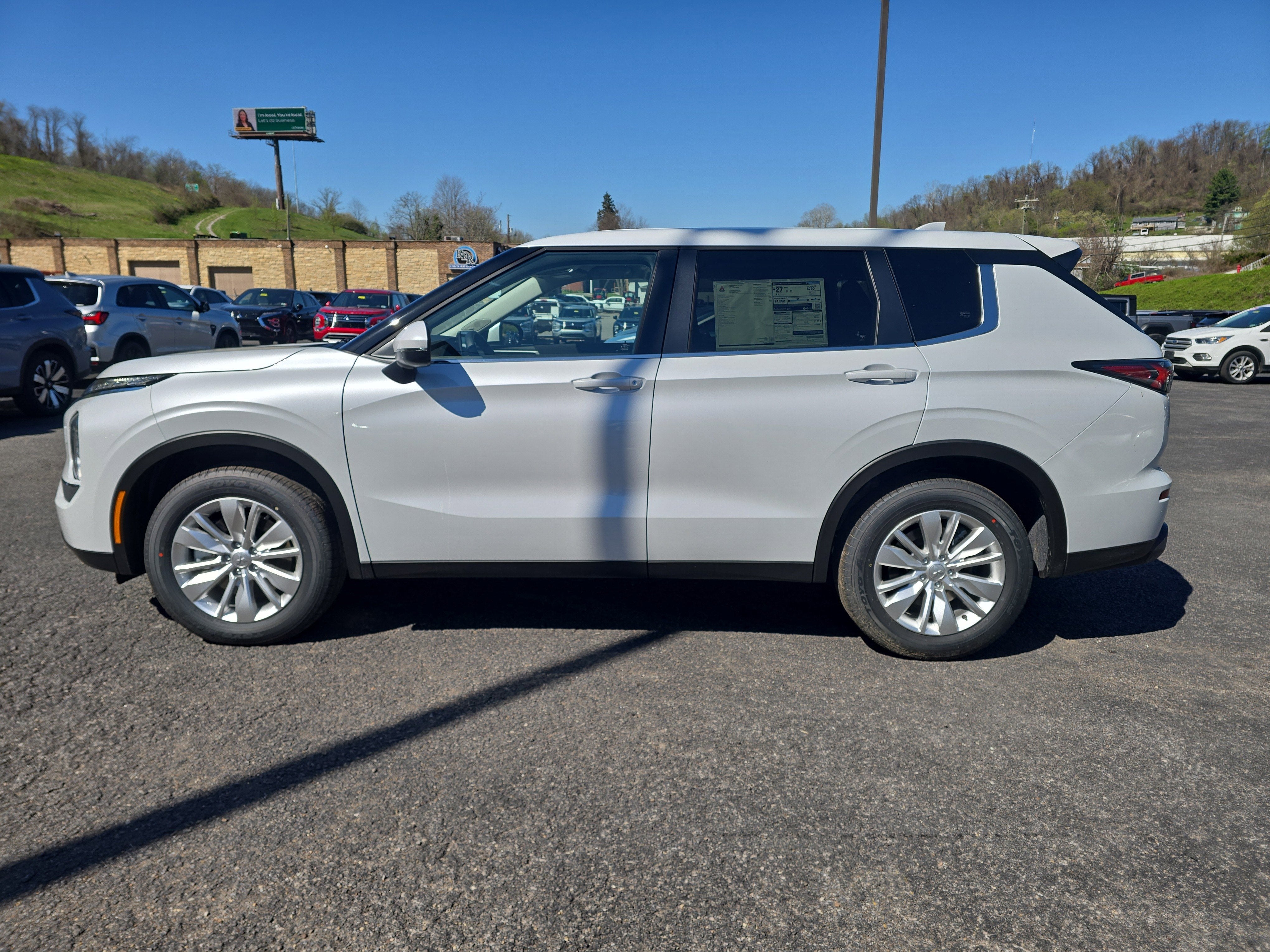 2026 Mitsubishi Outlander ES