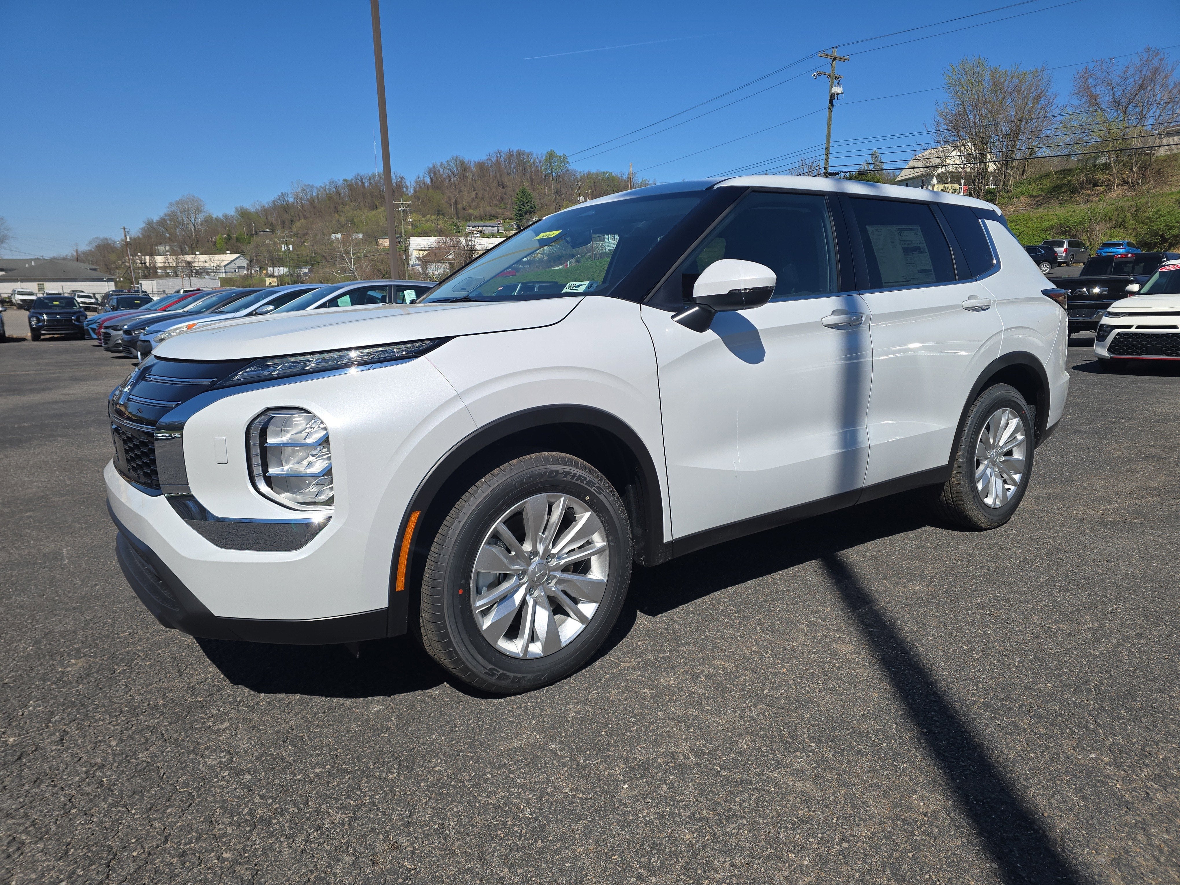 2026 Mitsubishi Outlander ES