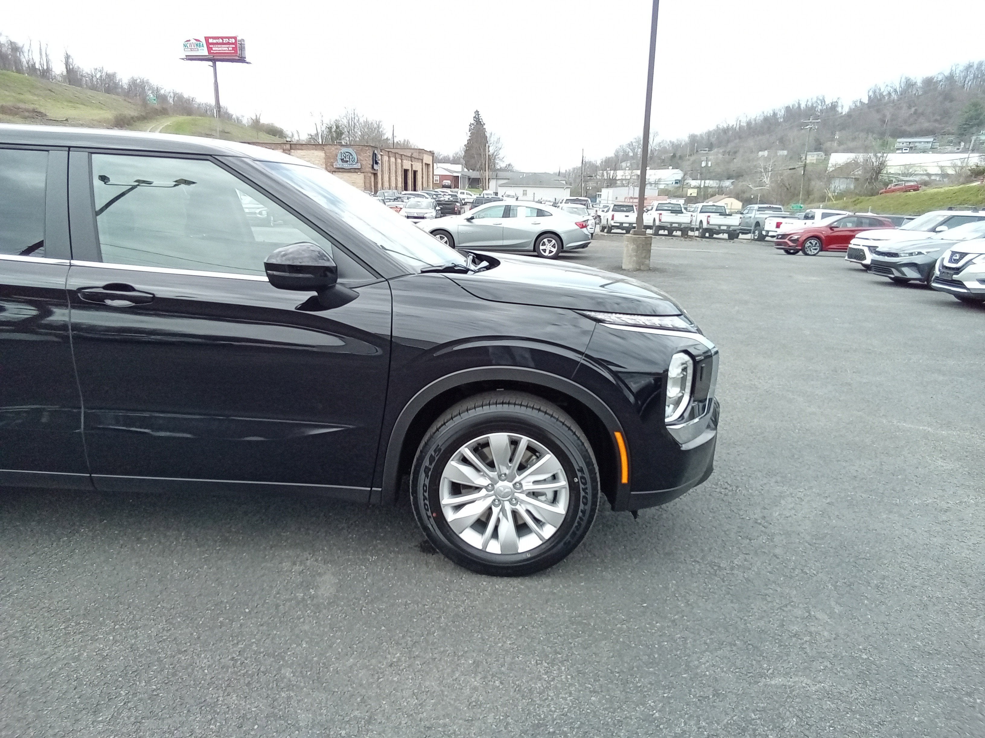 2026 Mitsubishi Outlander ES