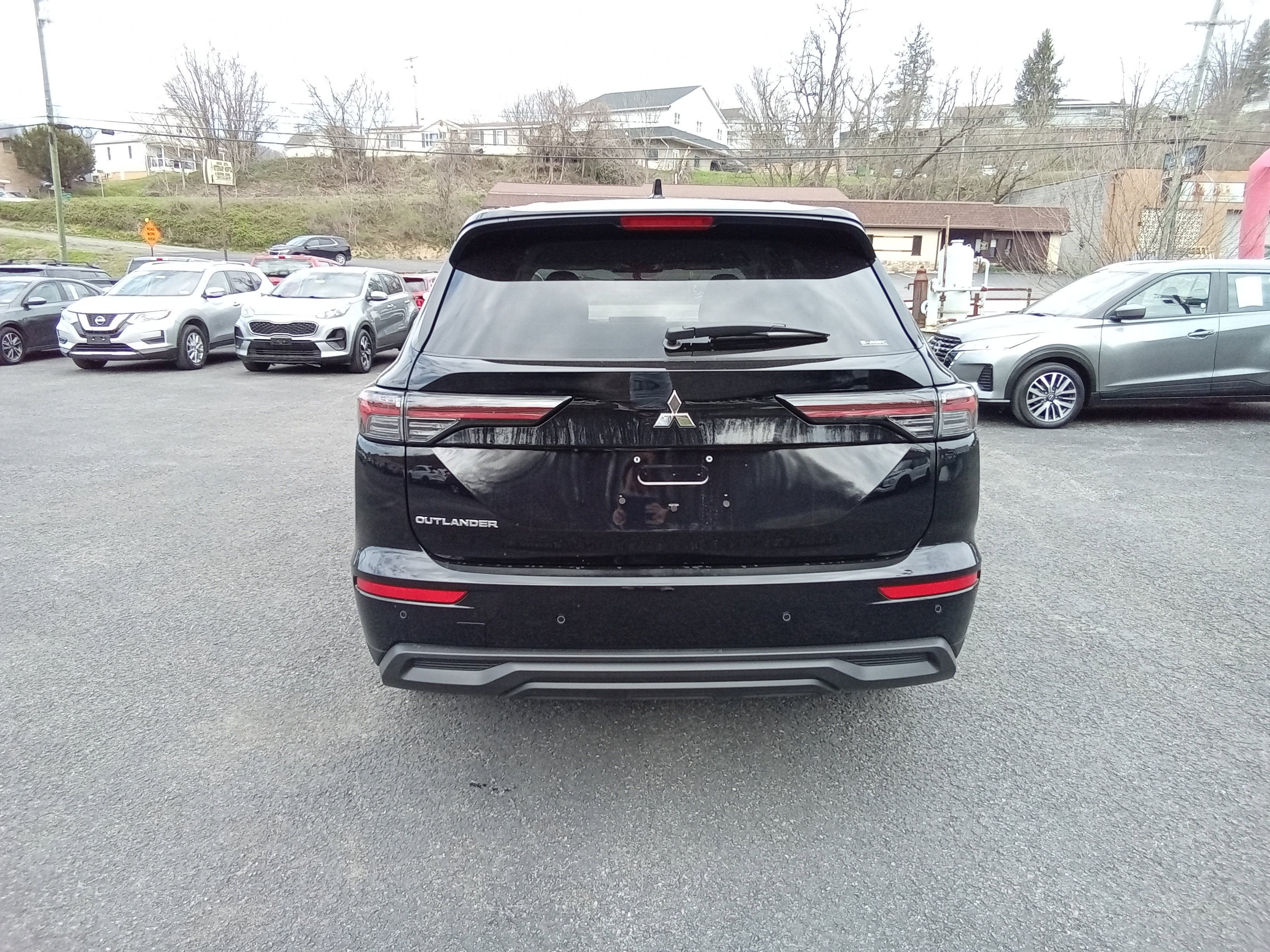 2026 Mitsubishi Outlander ES