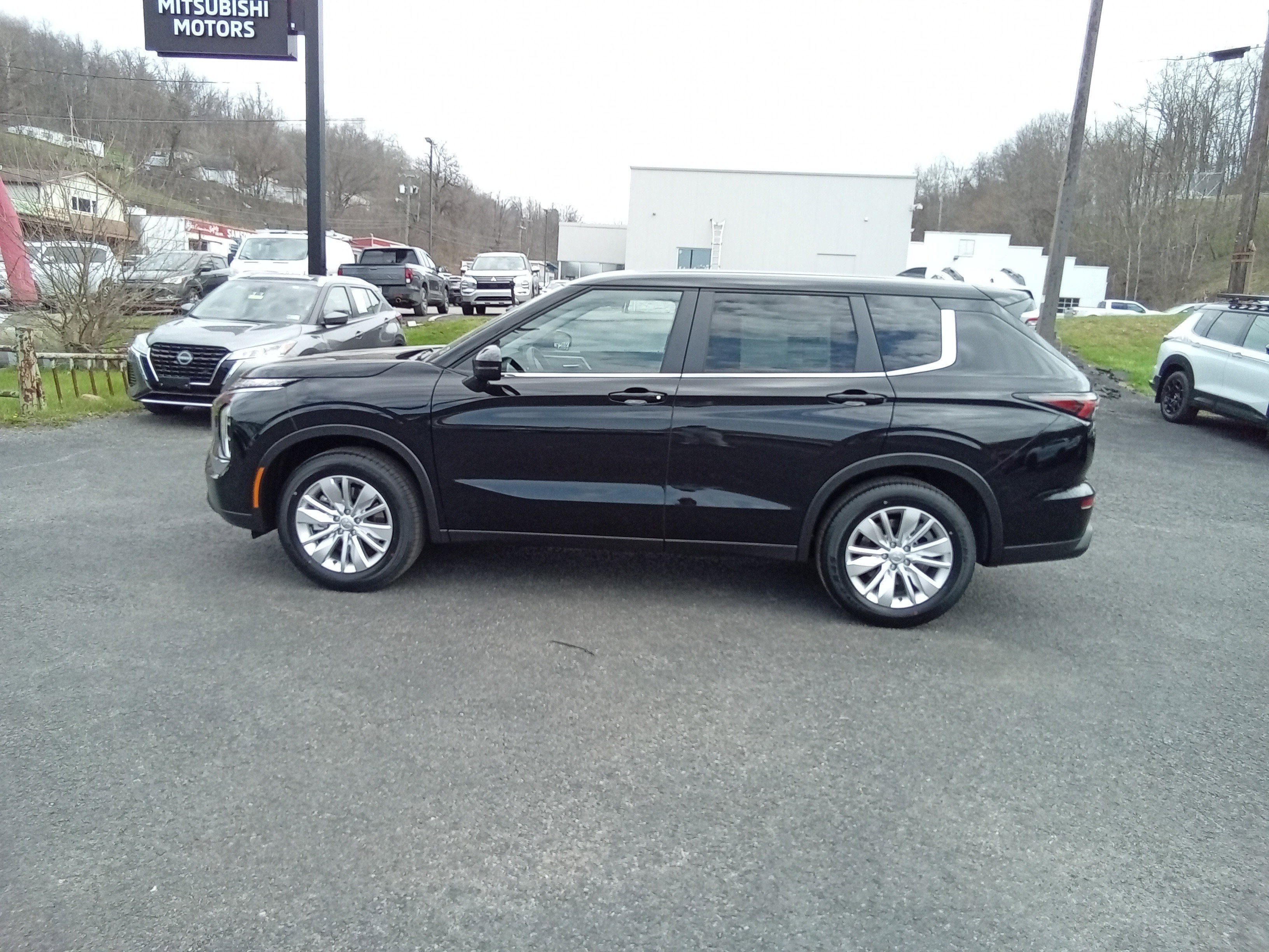 2026 Mitsubishi Outlander ES