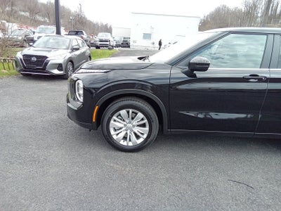 2026 Mitsubishi Outlander ES