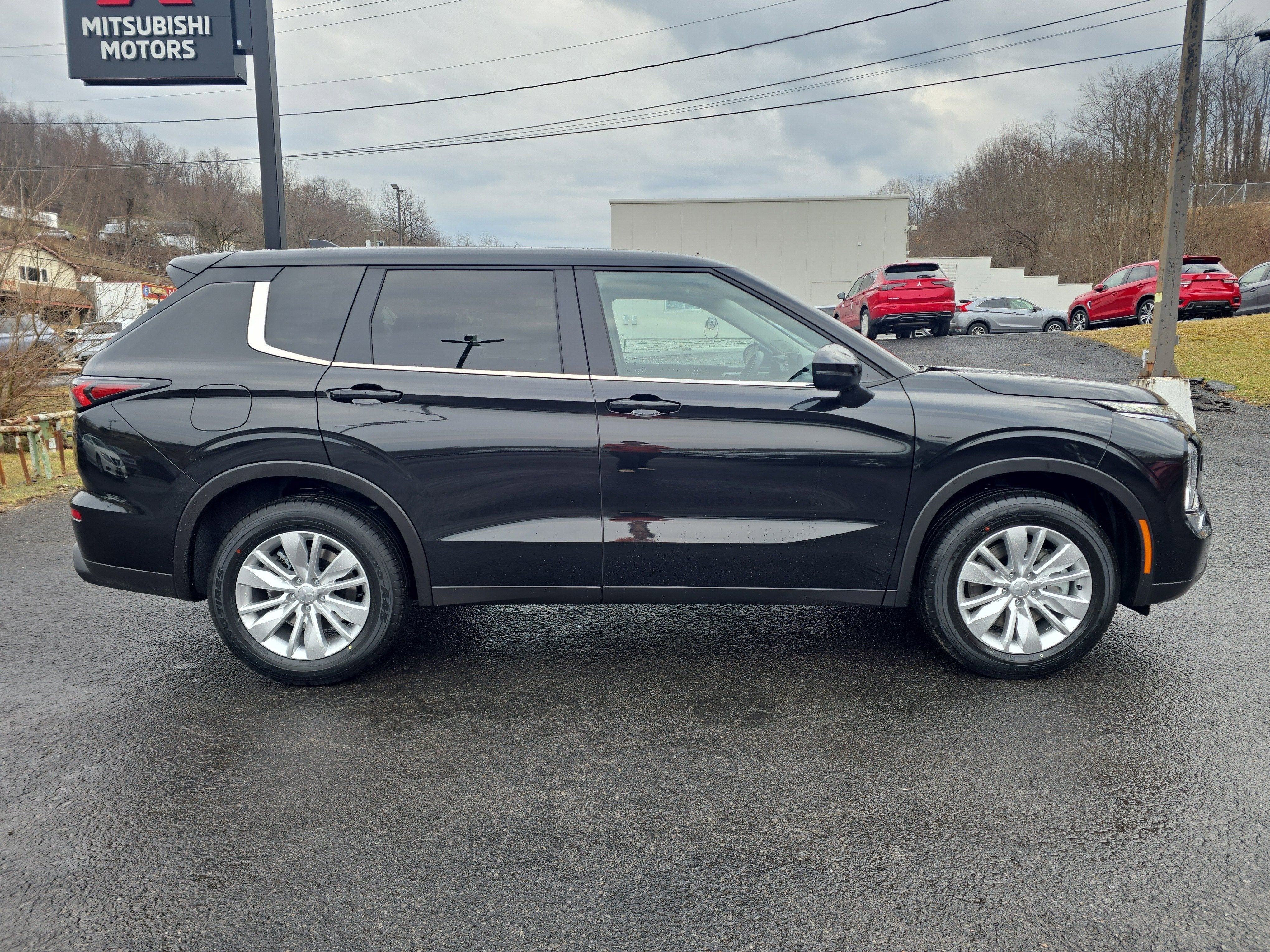 2026 Mitsubishi Outlander ES