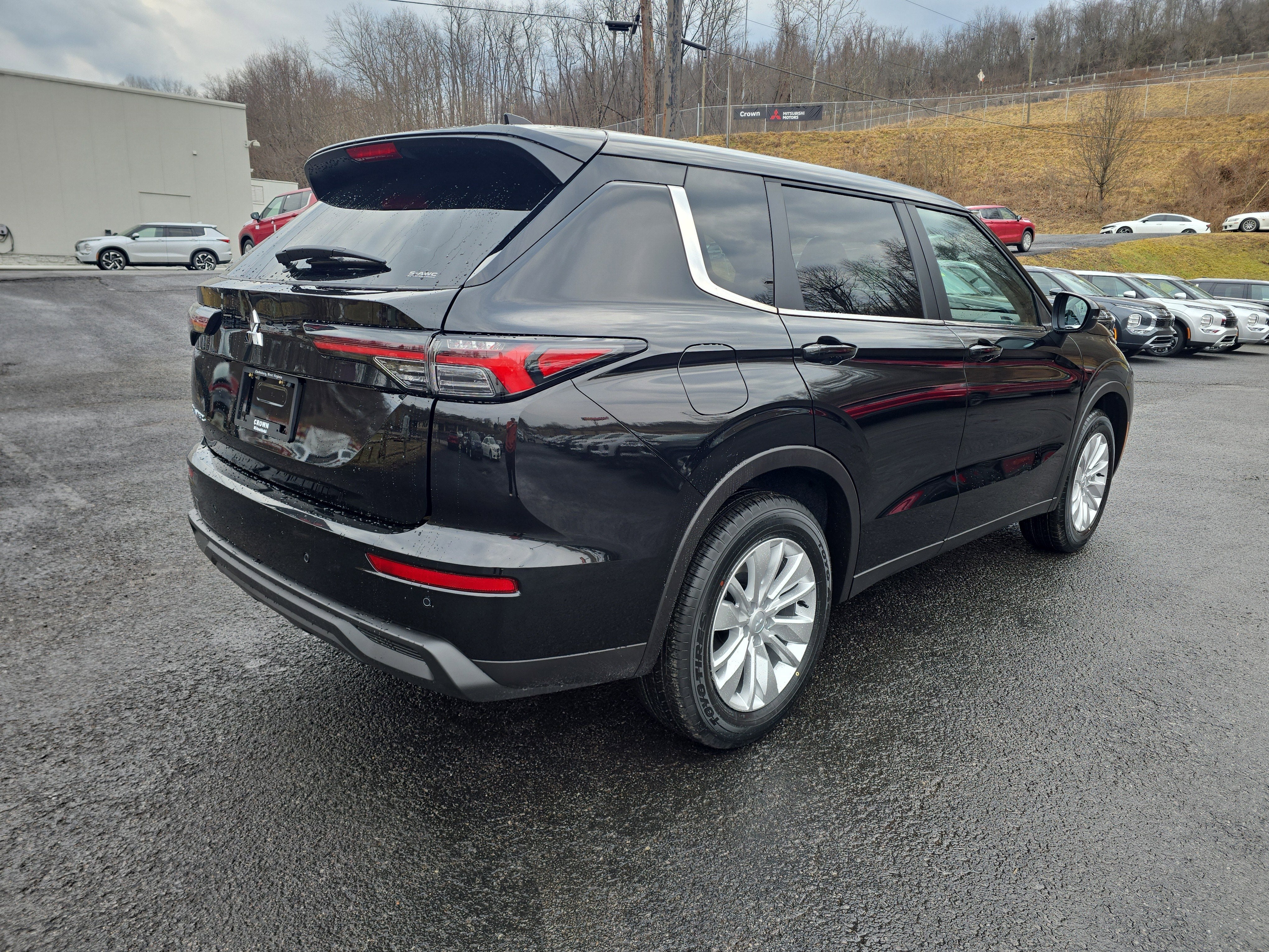 2026 Mitsubishi Outlander ES