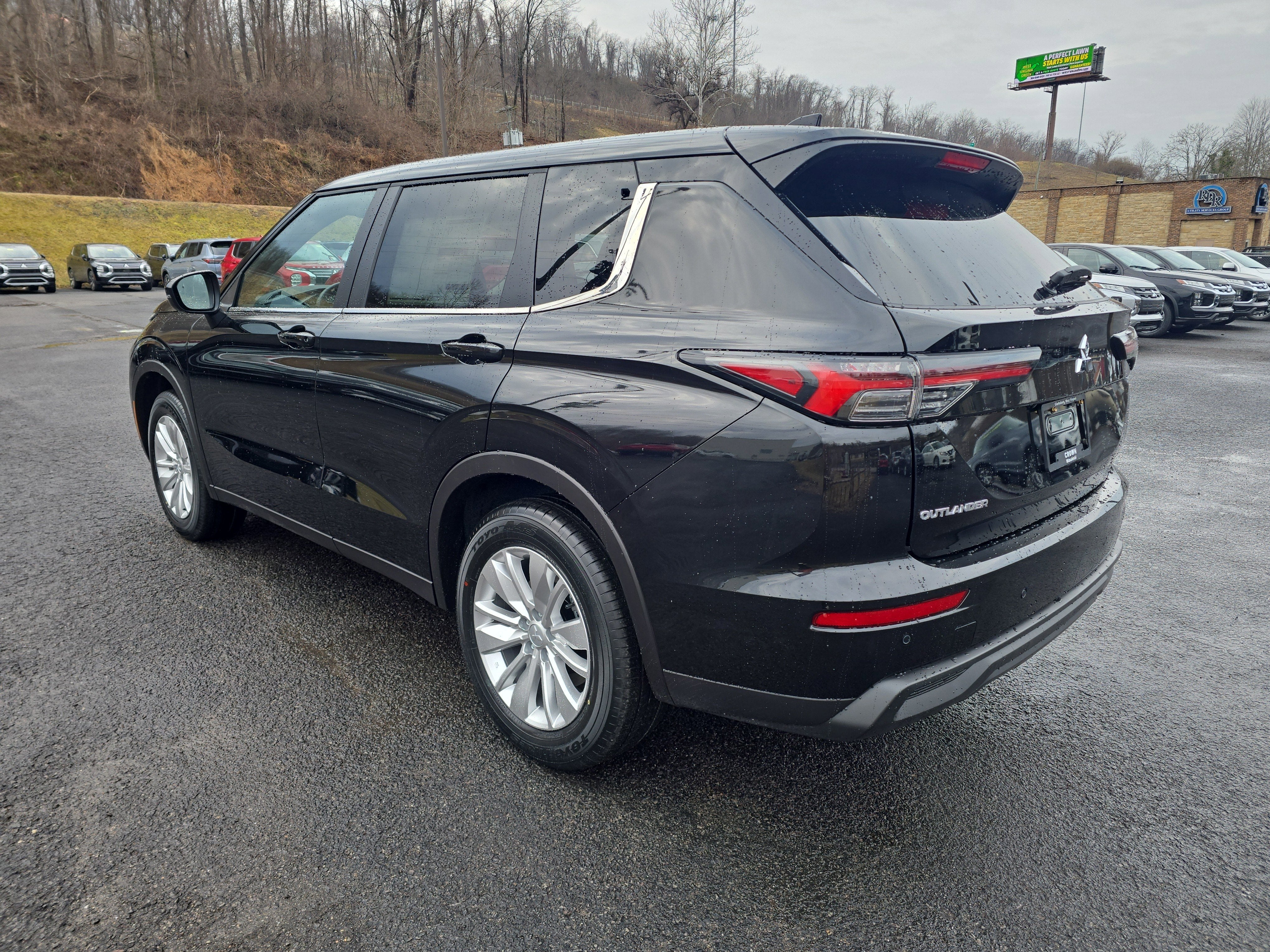 2026 Mitsubishi Outlander ES