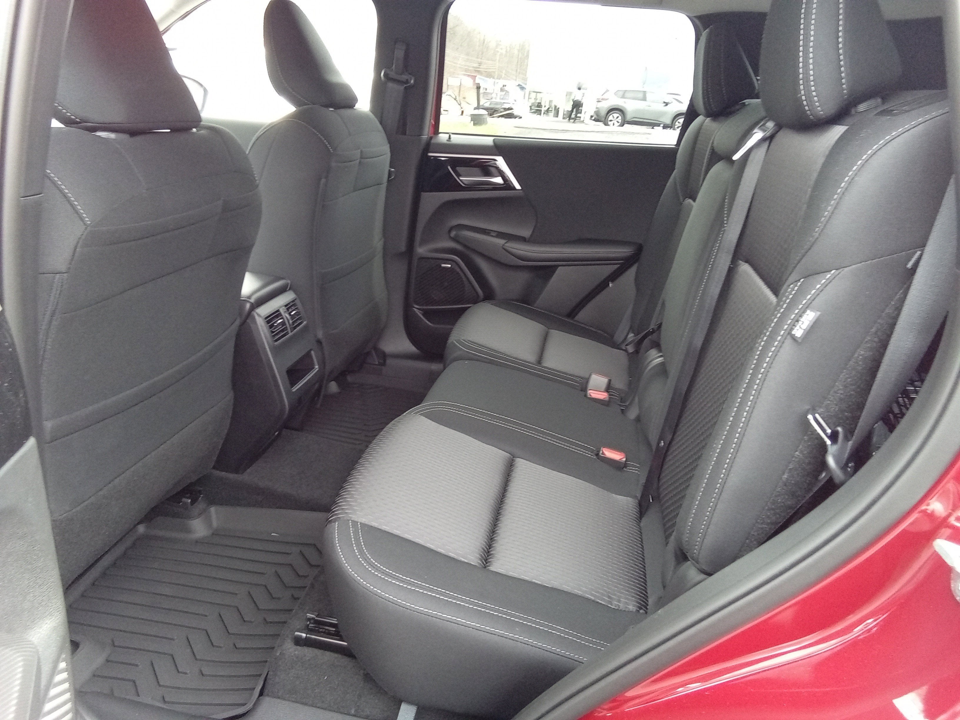 2026 Mitsubishi Outlander ES