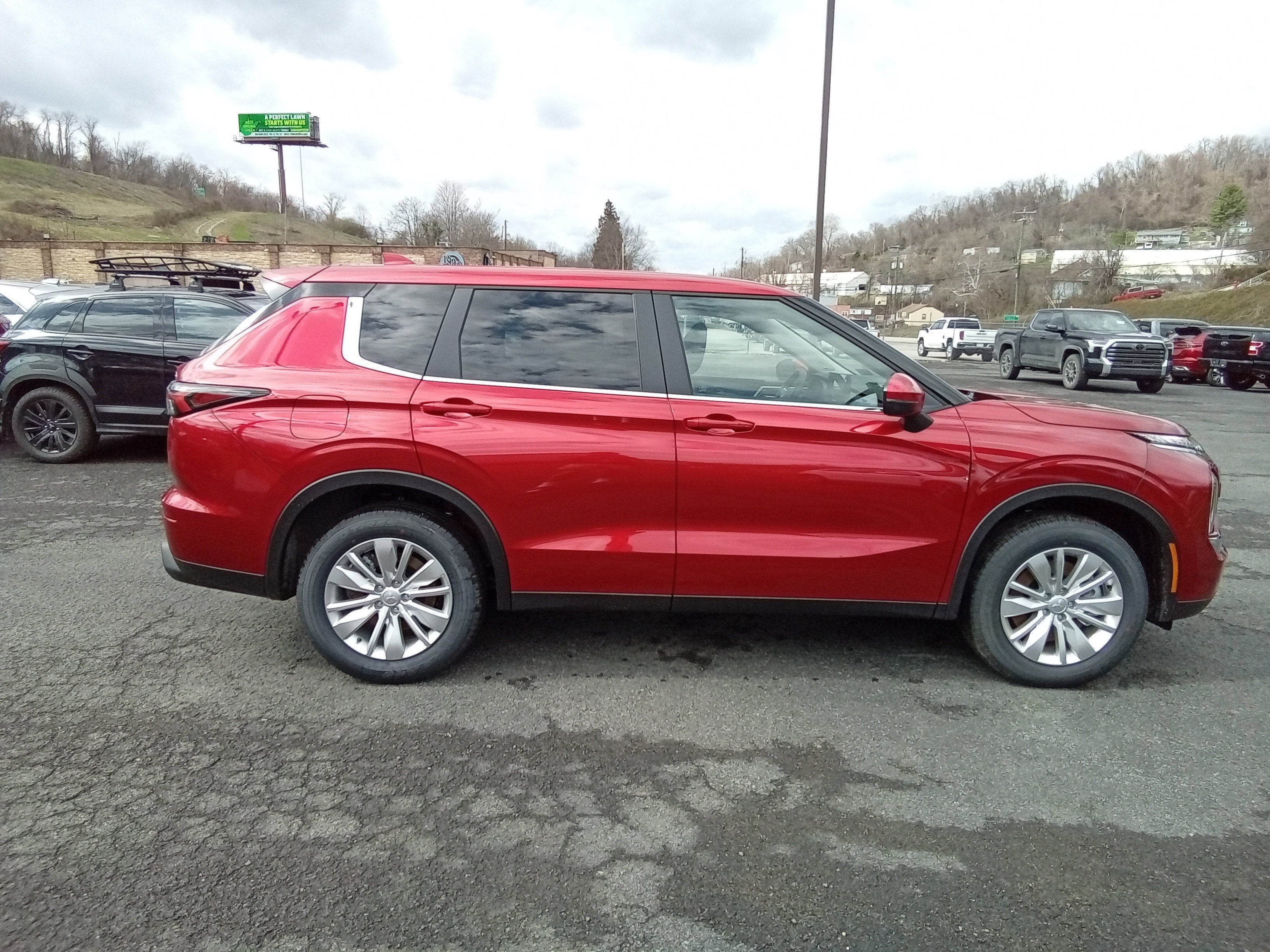 2026 Mitsubishi Outlander ES