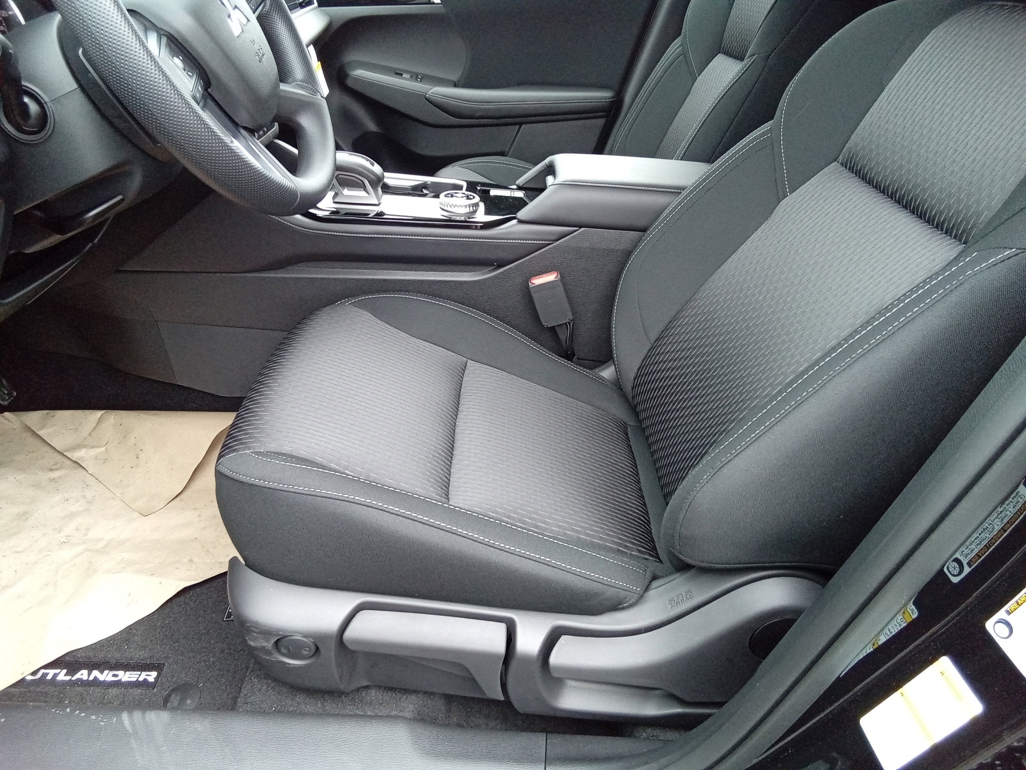 2026 Mitsubishi Outlander ES