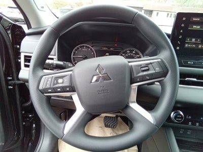 2026 Mitsubishi Outlander ES