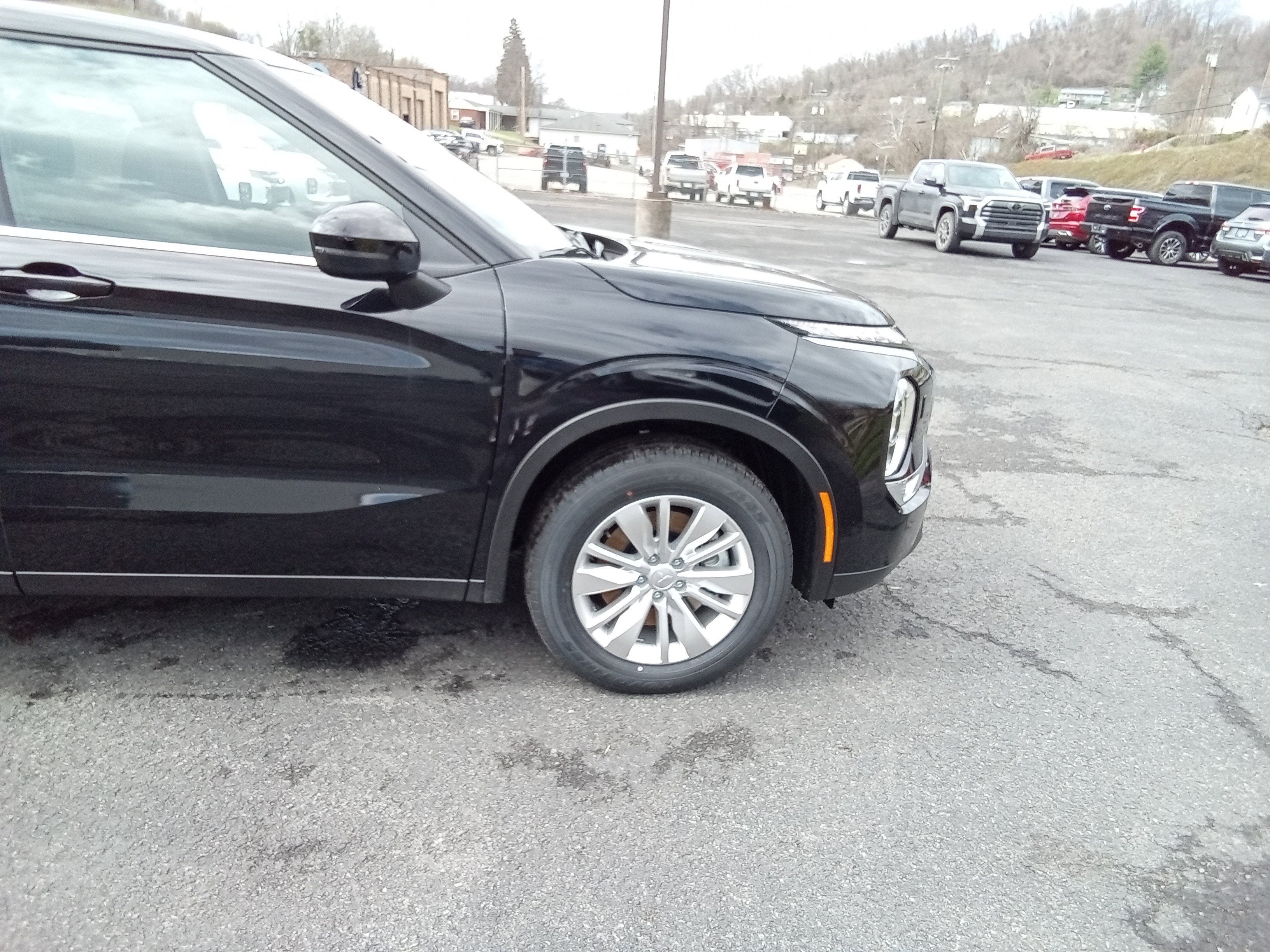 2026 Mitsubishi Outlander ES