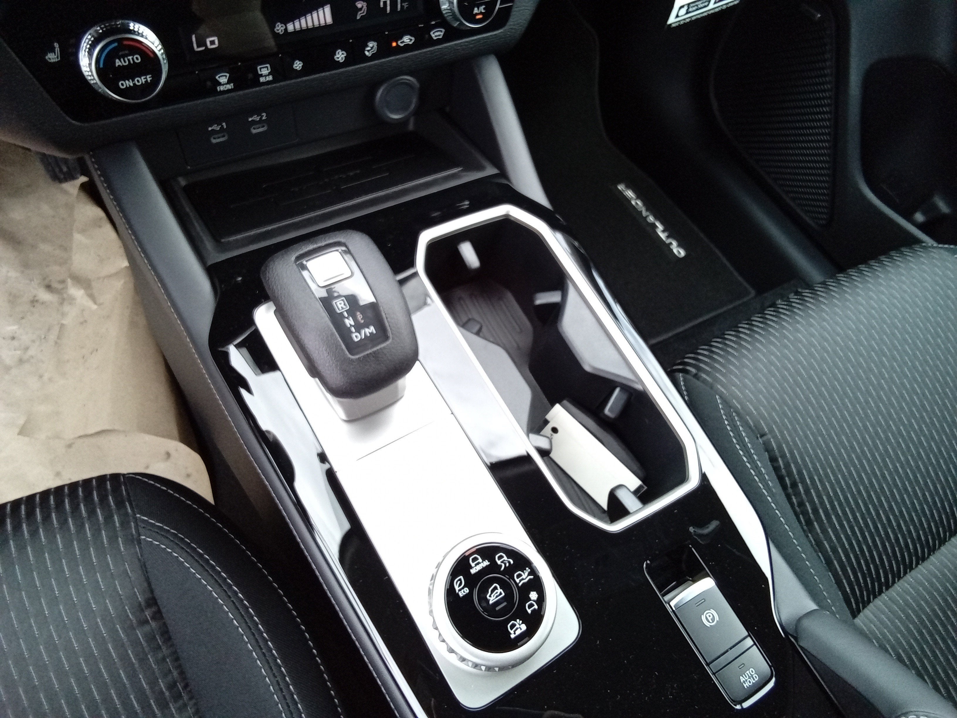 2026 Mitsubishi Outlander ES