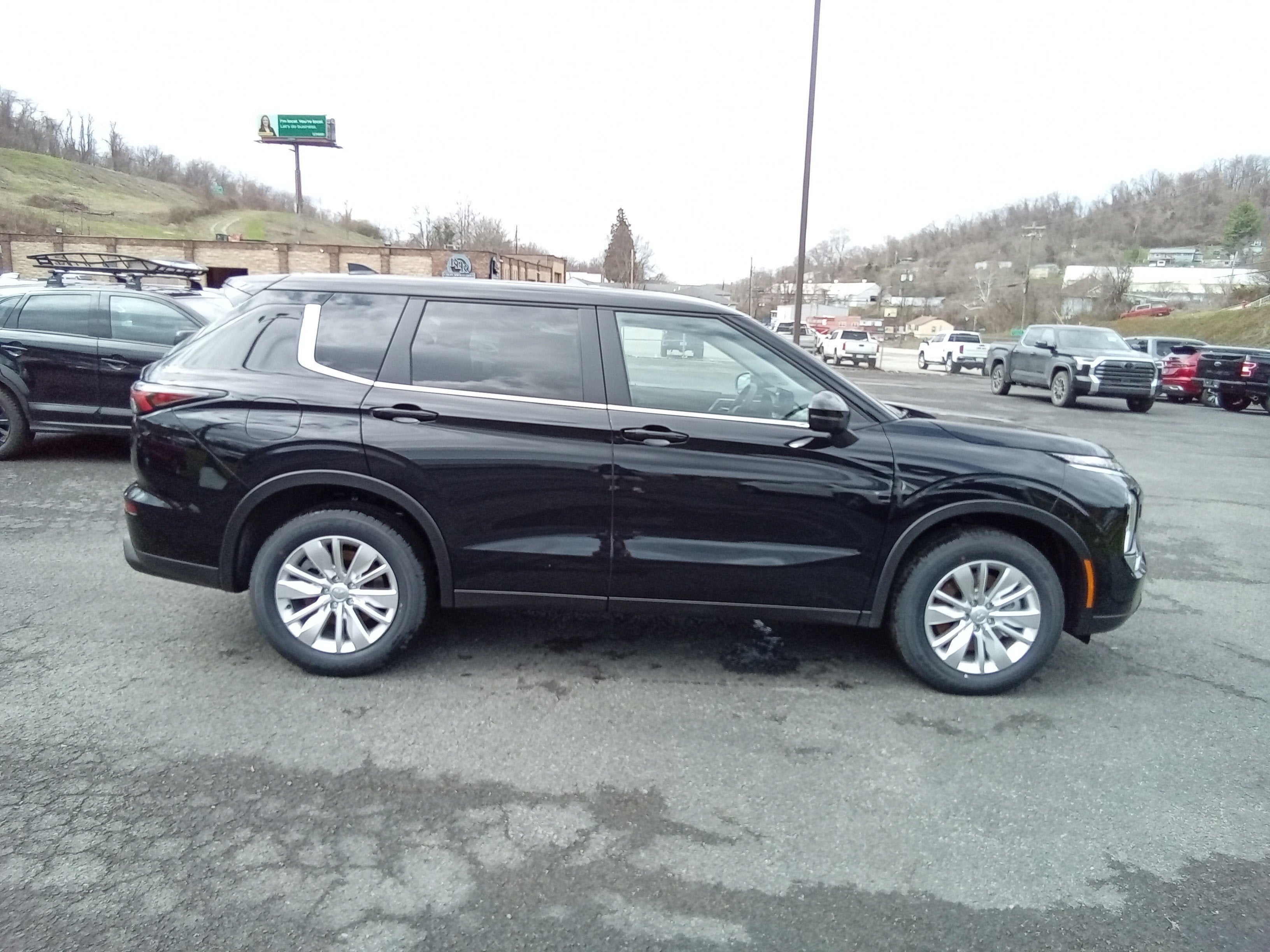 2026 Mitsubishi Outlander ES