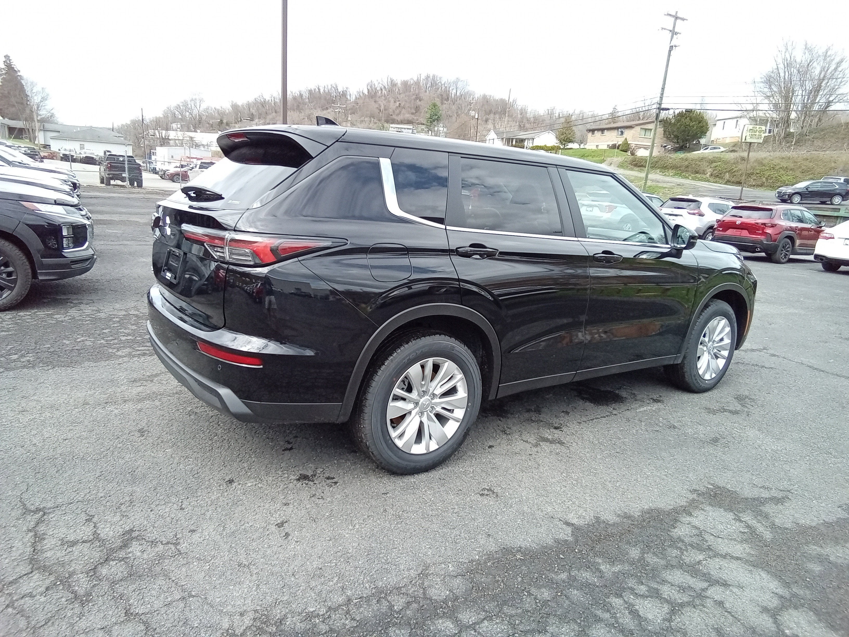 2026 Mitsubishi Outlander ES