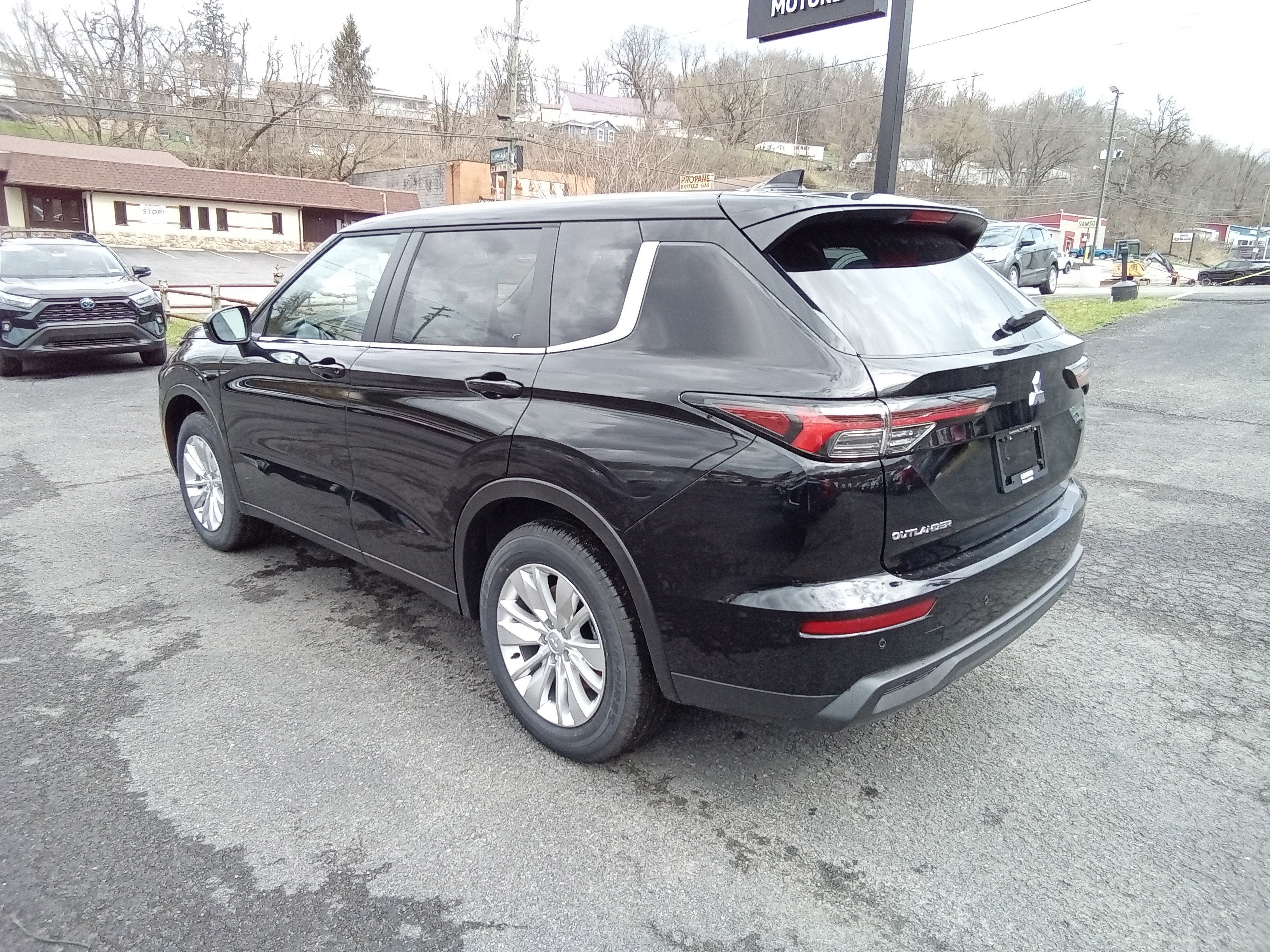 2026 Mitsubishi Outlander ES