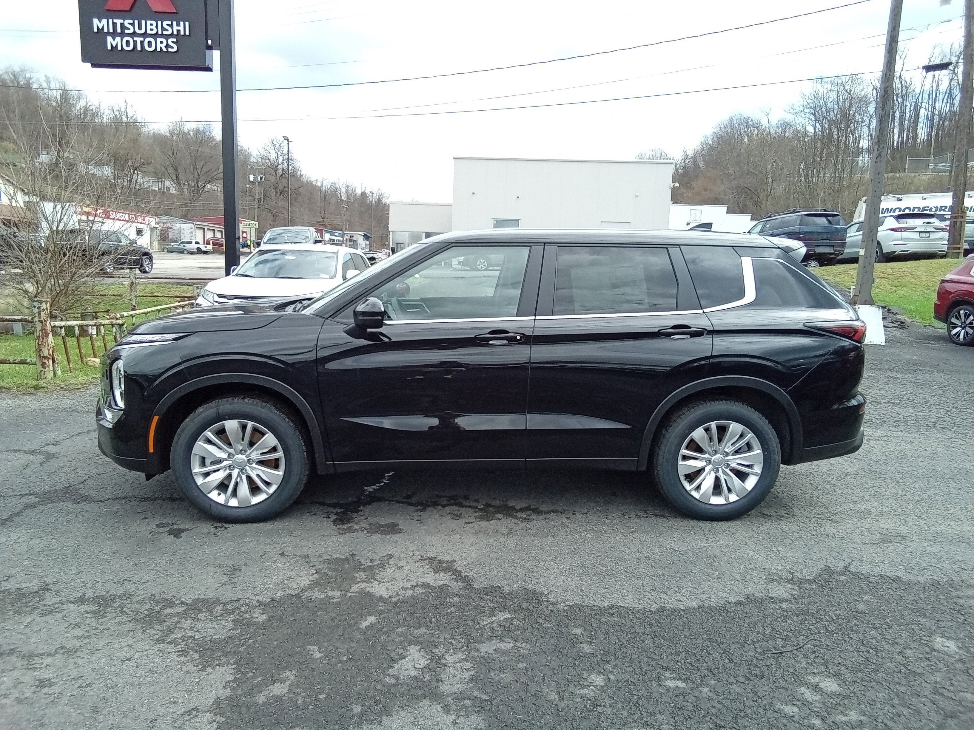 2026 Mitsubishi Outlander ES