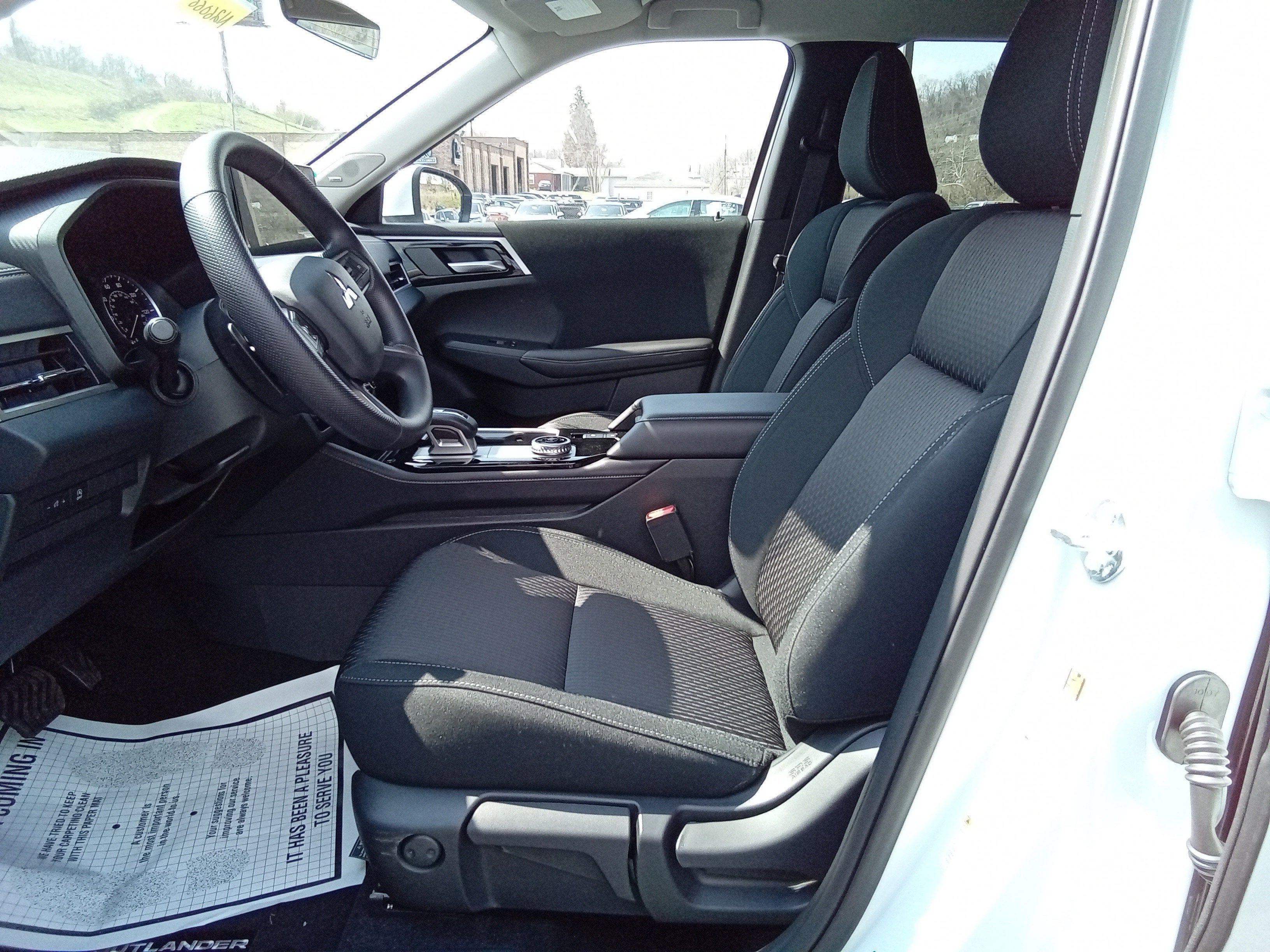 2026 Mitsubishi Outlander ES