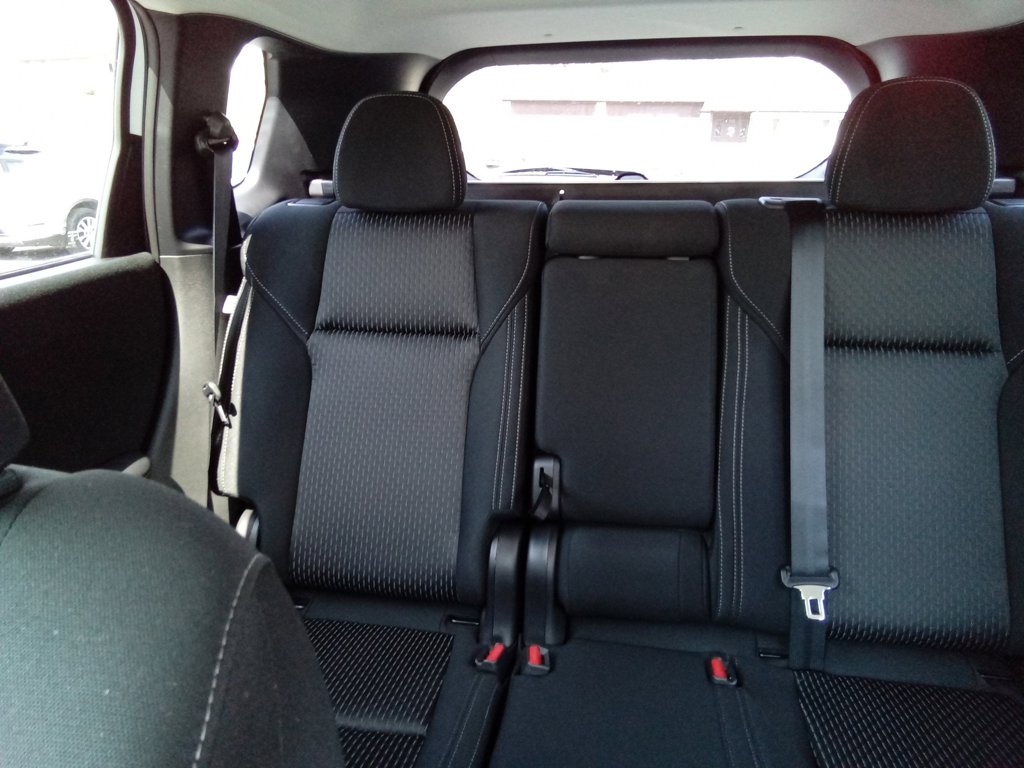 2026 Mitsubishi Outlander ES