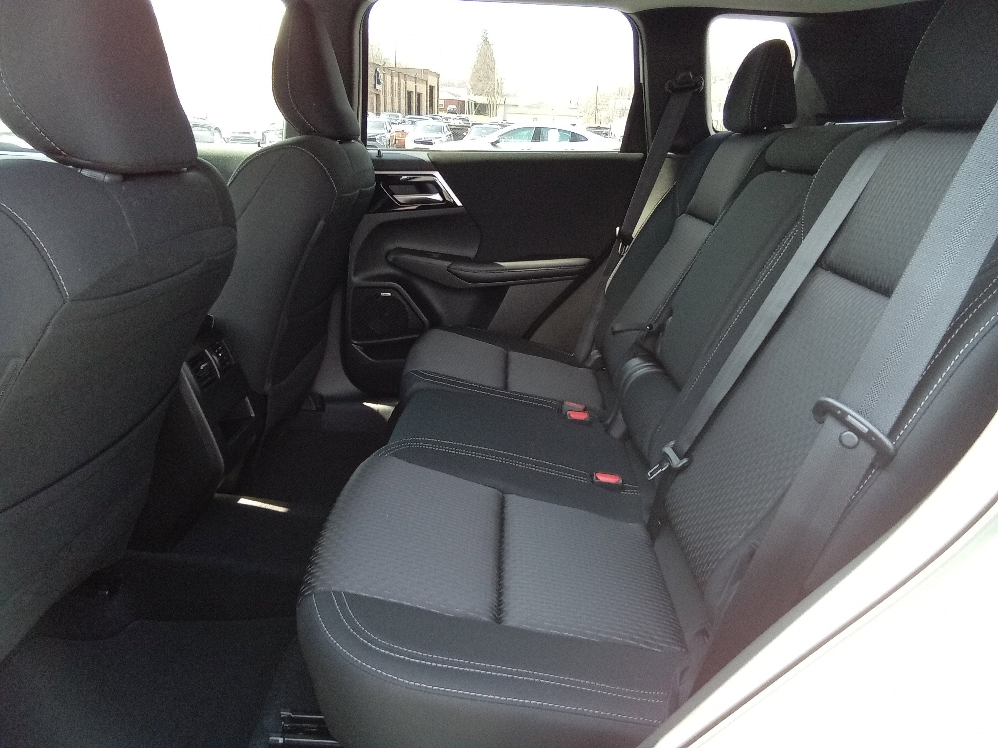 2026 Mitsubishi Outlander ES