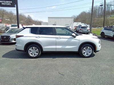 2026 Mitsubishi Outlander ES