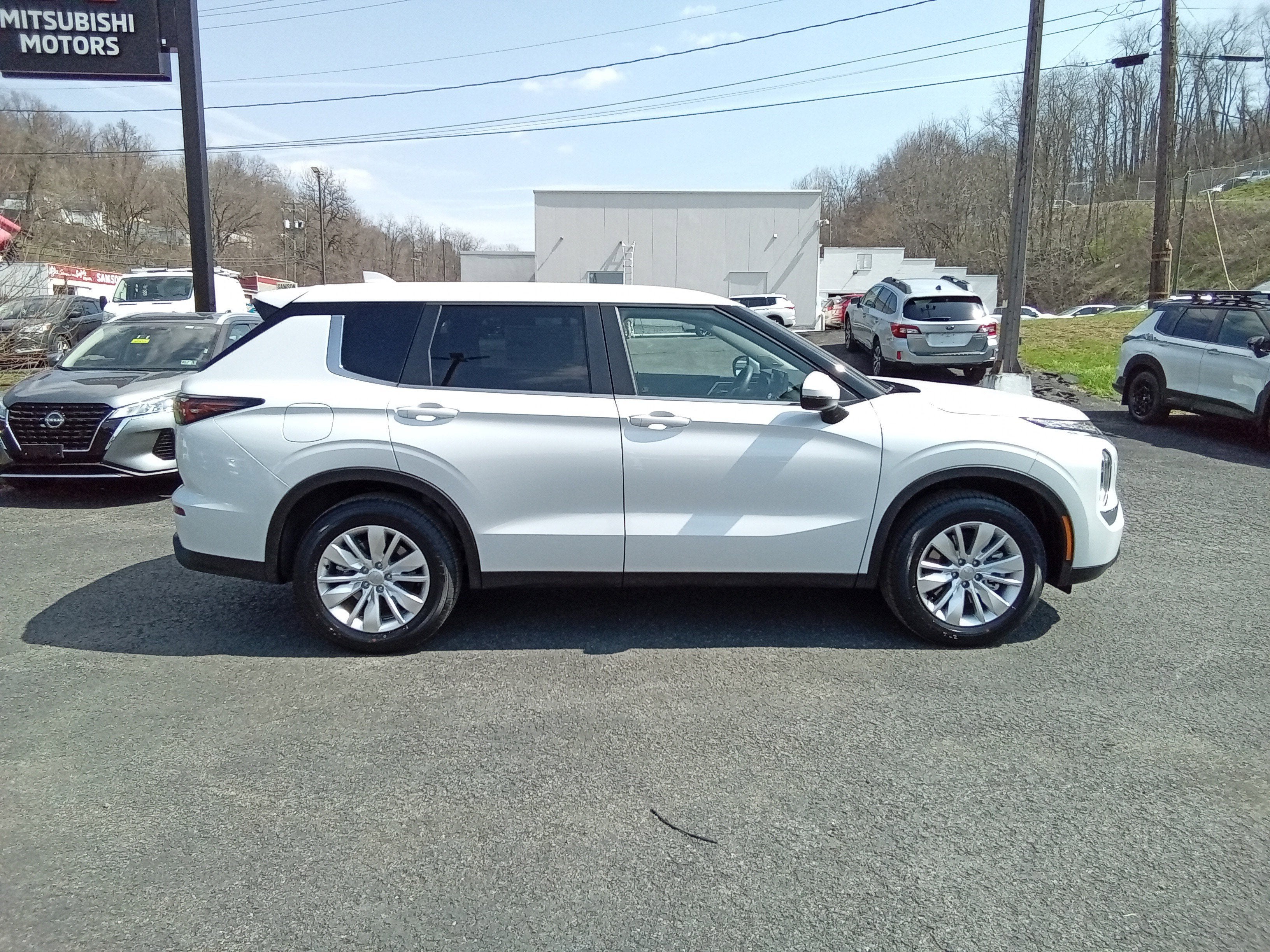 2026 Mitsubishi Outlander ES