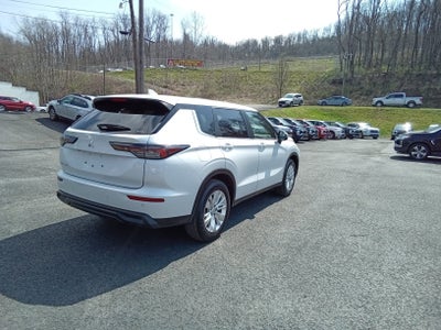 2026 Mitsubishi Outlander ES