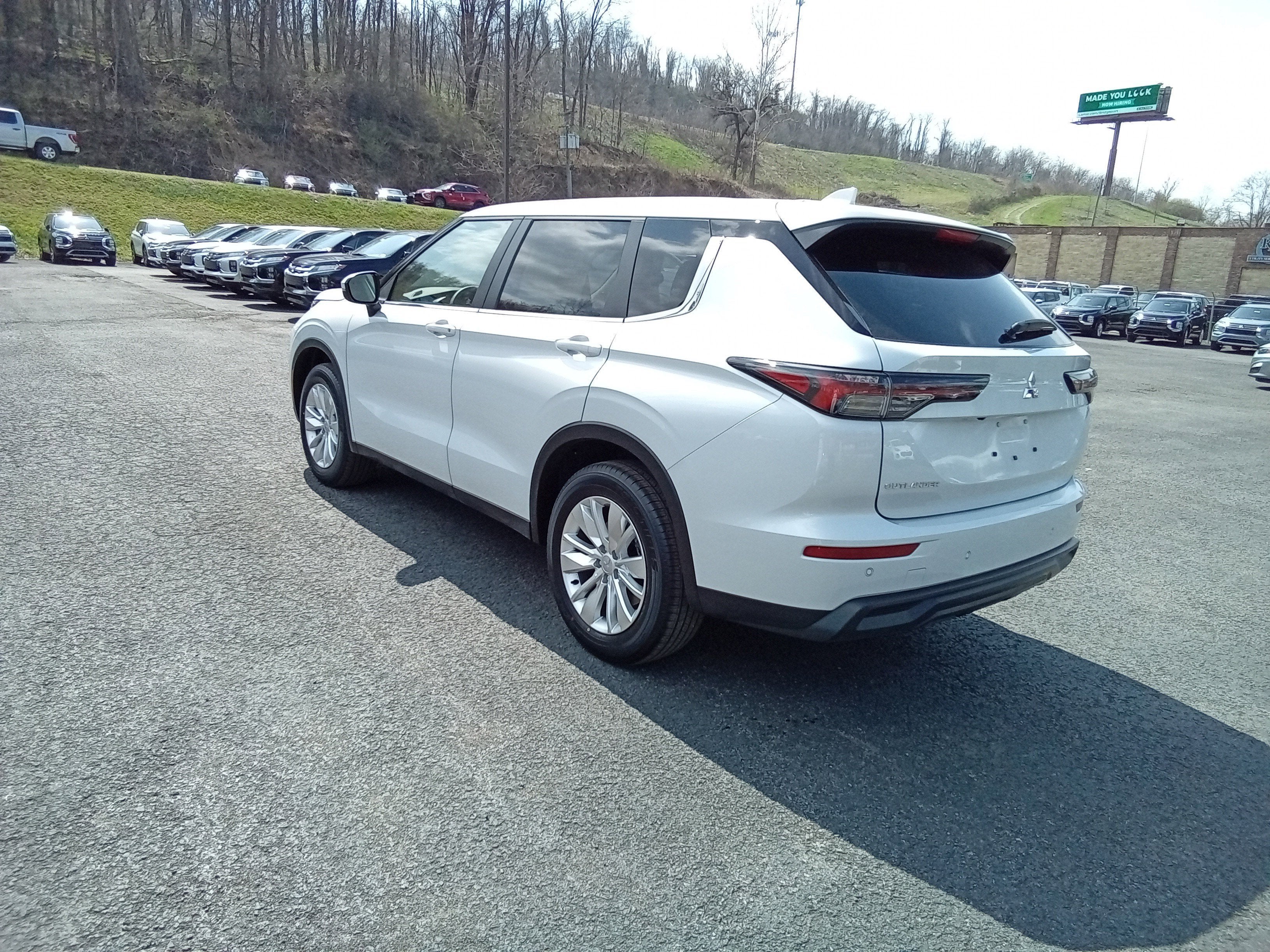 2026 Mitsubishi Outlander ES