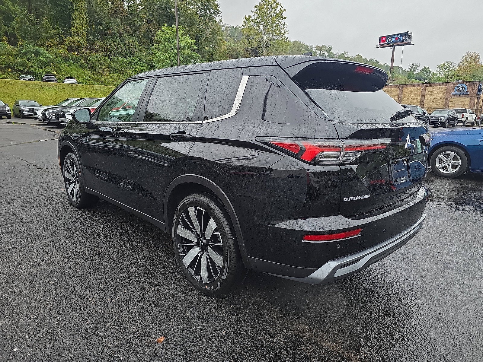 2025 Mitsubishi Outlander SE