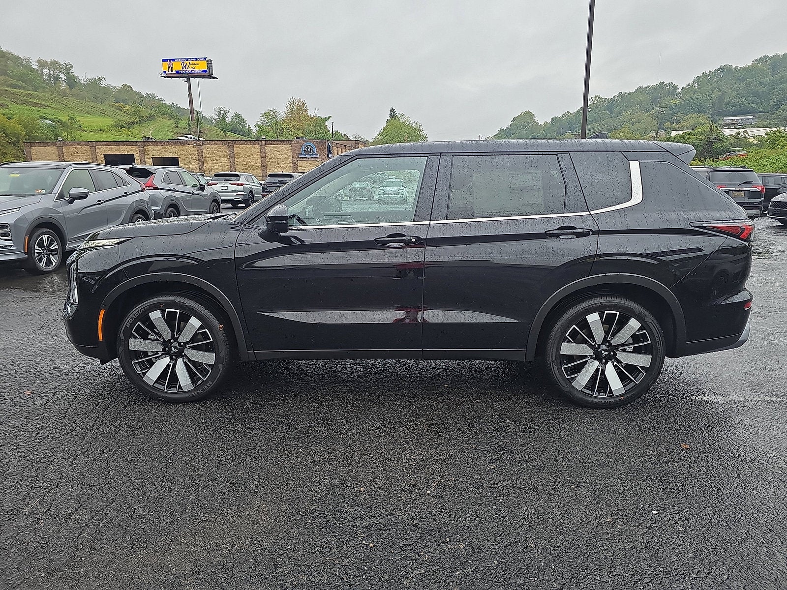 2025 Mitsubishi Outlander SE