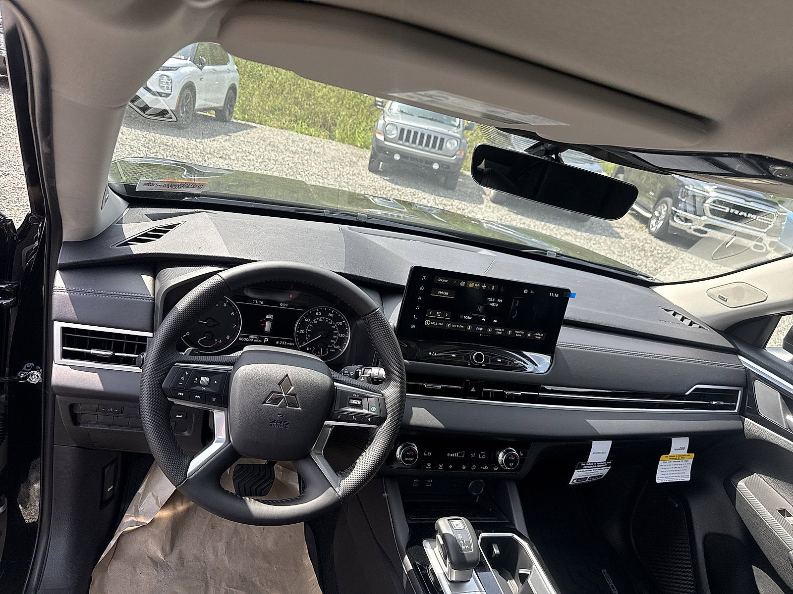 2025 Mitsubishi Outlander SE