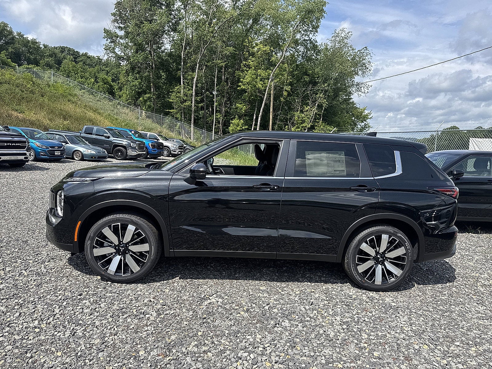 2025 Mitsubishi Outlander SE