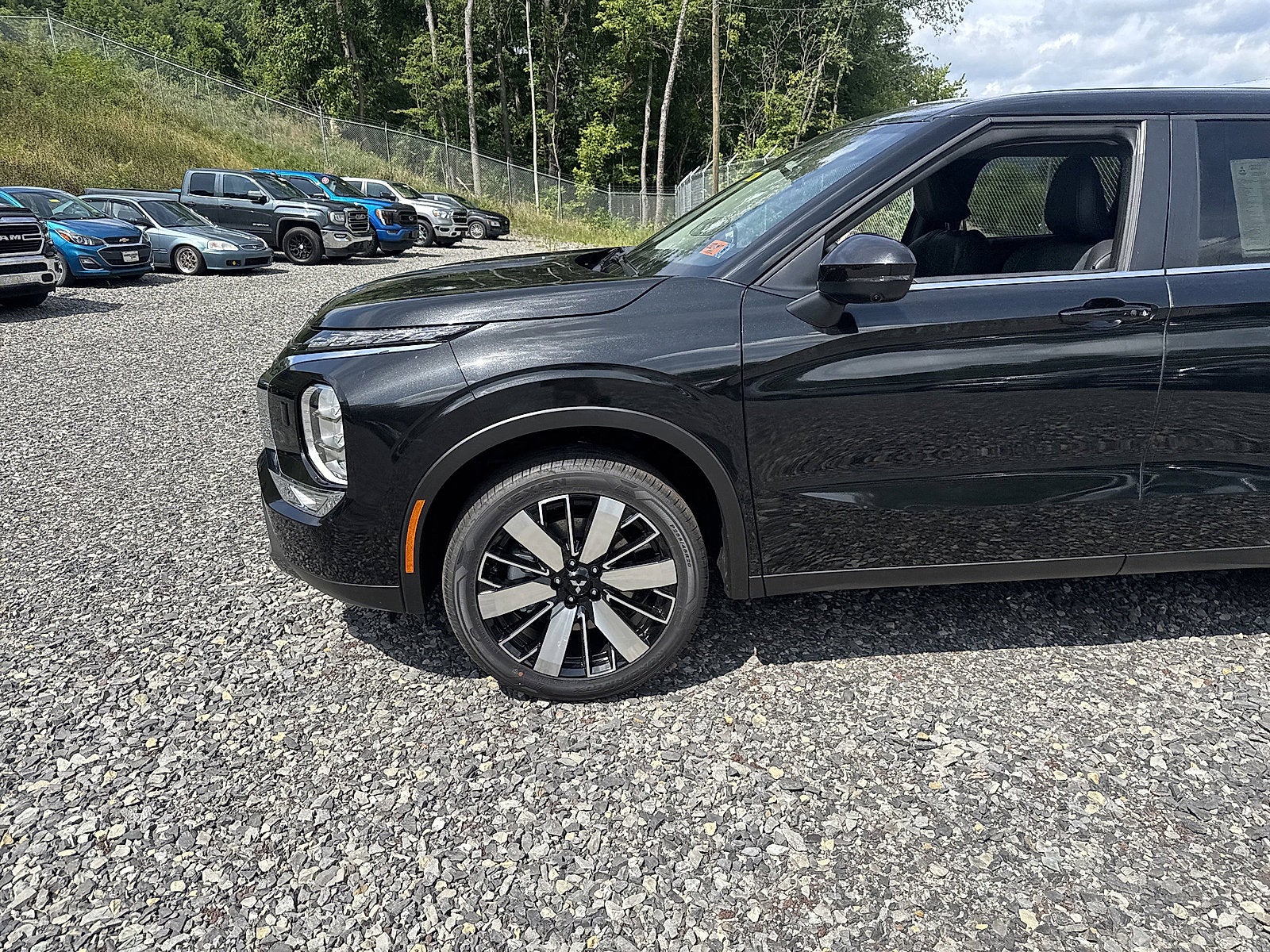 2025 Mitsubishi Outlander SE