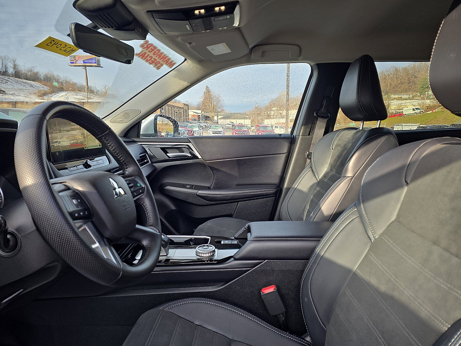 2025 Mitsubishi Outlander SE