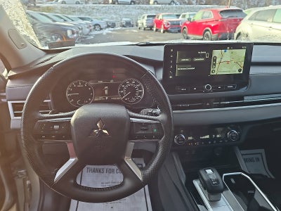 2025 Mitsubishi Outlander SE