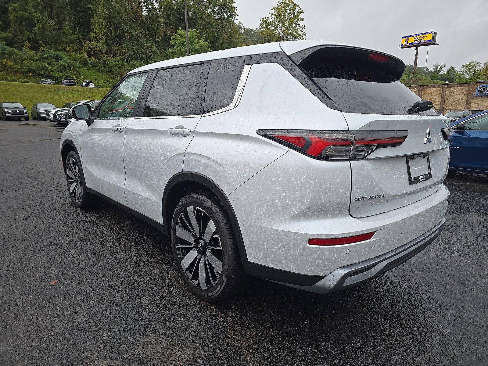 2025 Mitsubishi Outlander SE