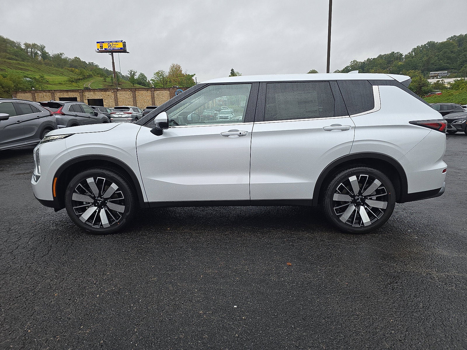 2025 Mitsubishi Outlander SE