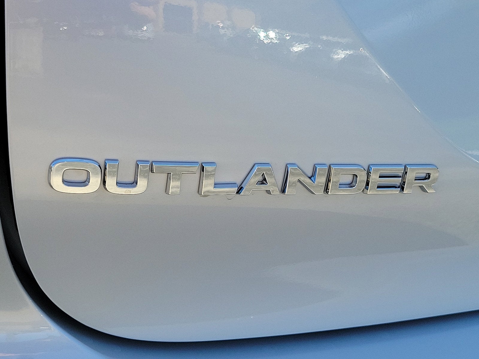 2024 Mitsubishi Outlander Base