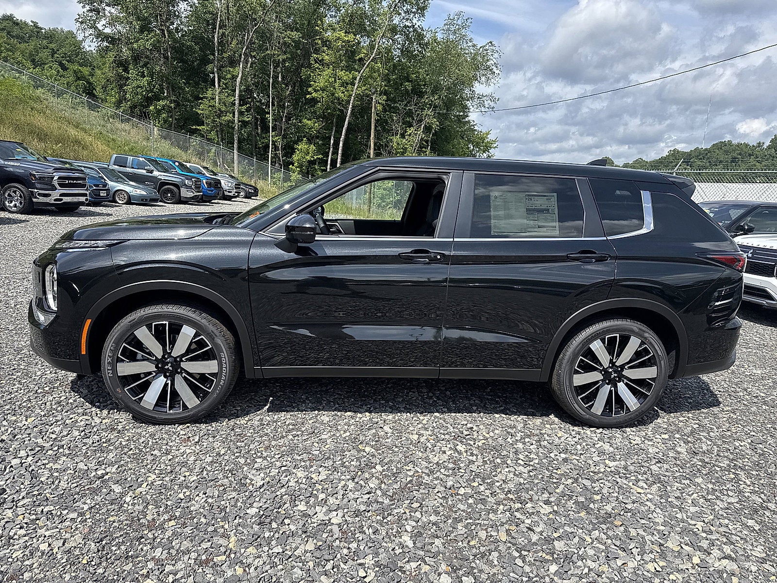 2025 Mitsubishi Outlander SE